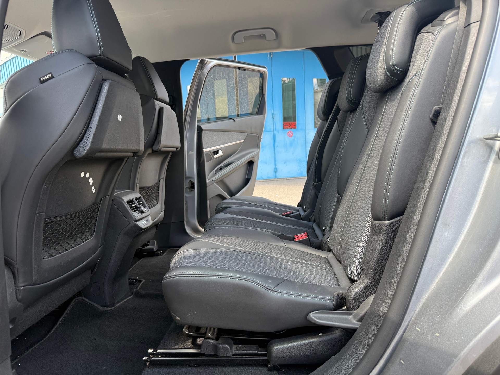 PEUGEOT 5008 1.5 BlueHDi Allure Pack EAT8-image-8