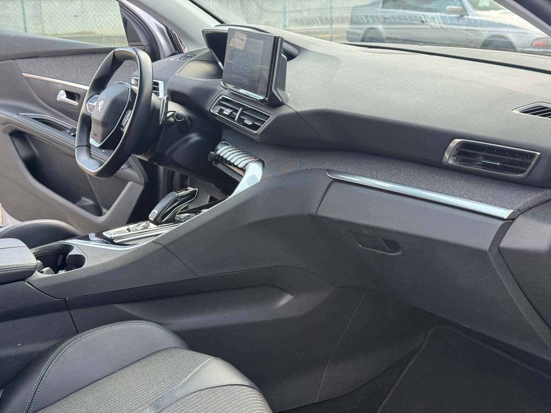 PEUGEOT 5008 1.5 BlueHDi Allure Pack EAT8-image-6