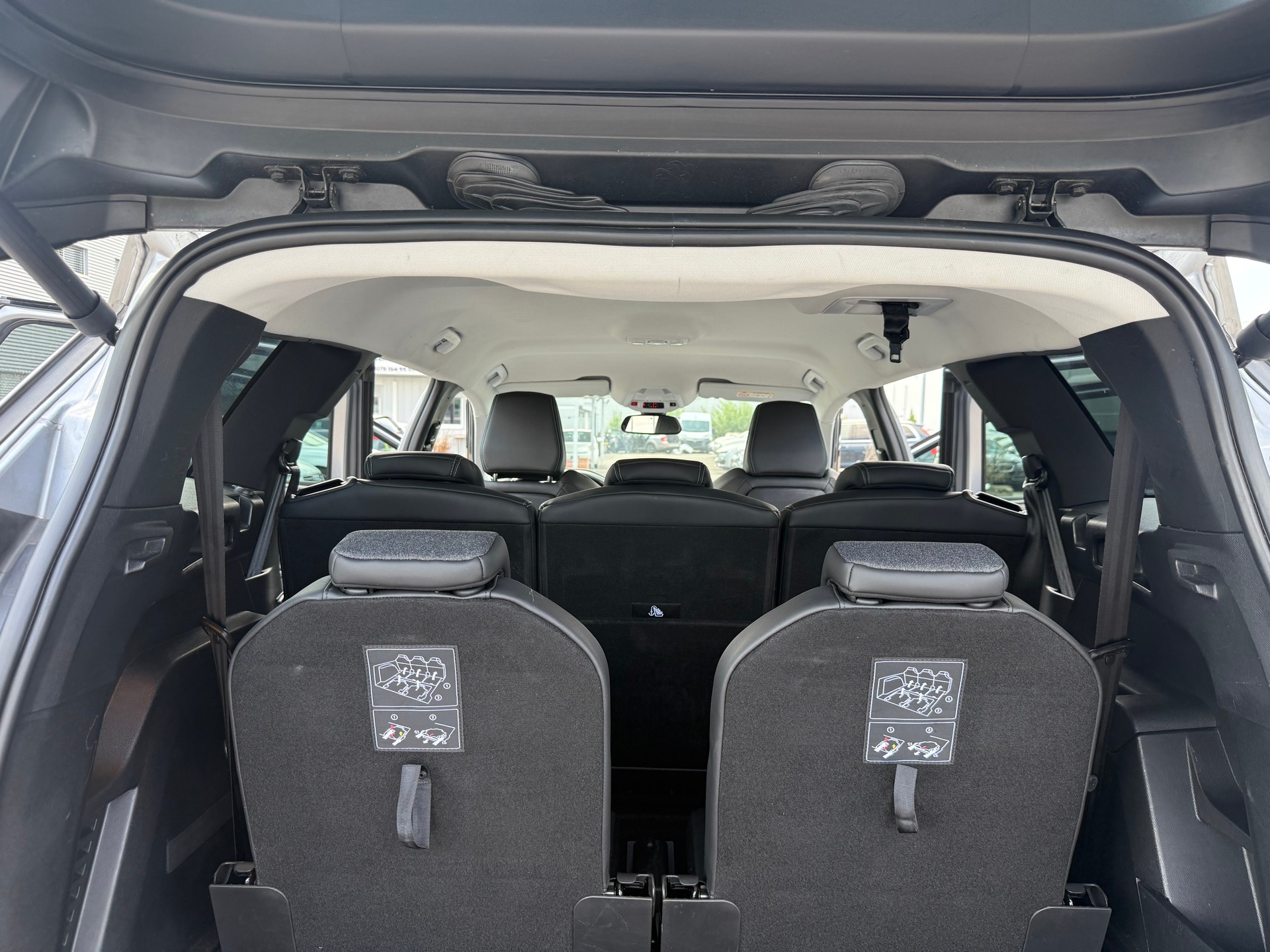 PEUGEOT 5008 1.5 BlueHDi Allure Pack EAT8-image-4