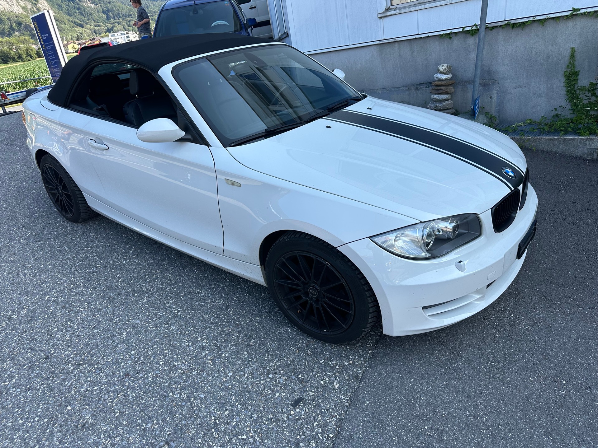 BMW 118i Cabrio-image-6