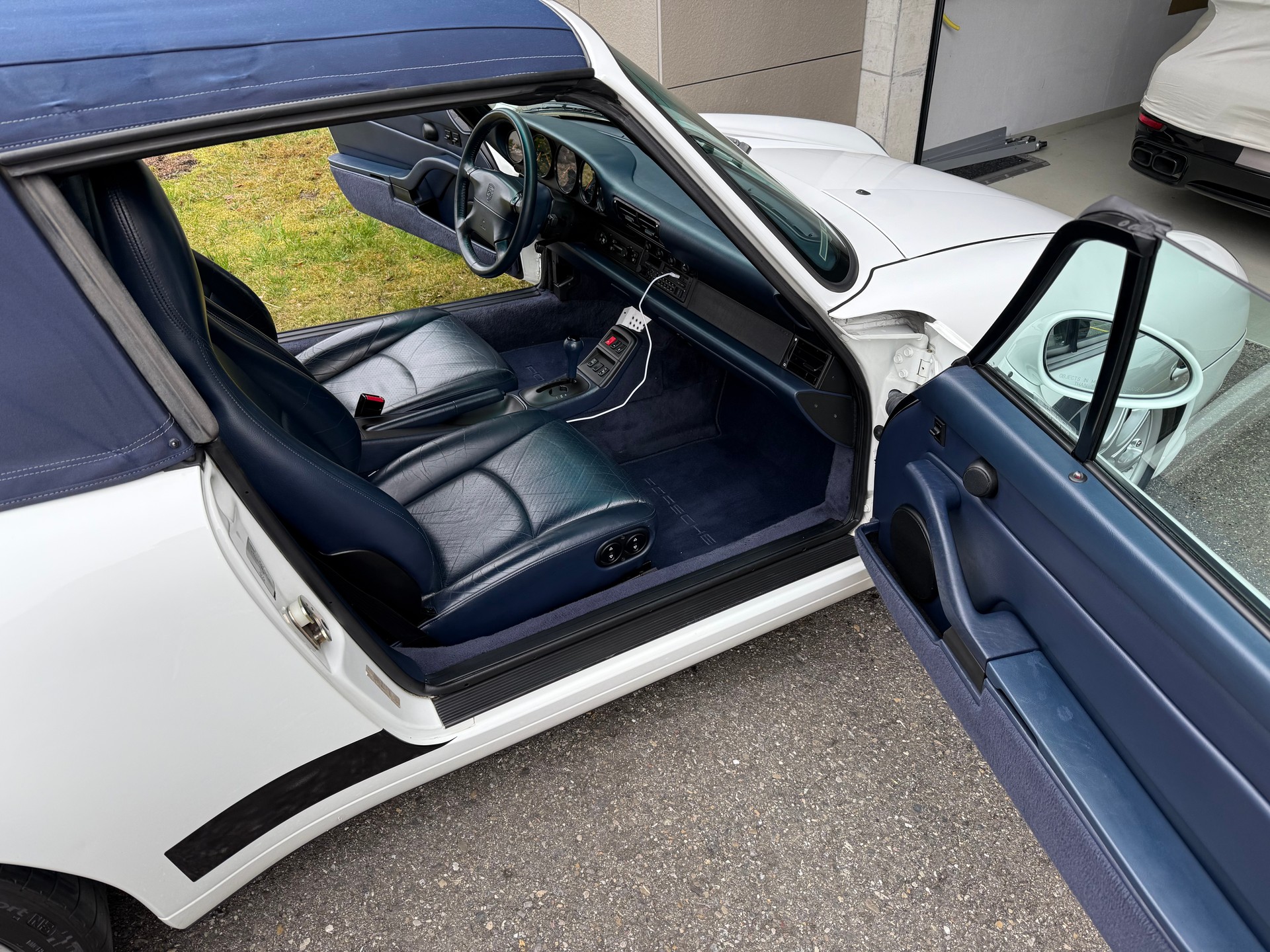 PORSCHE 911-image-1