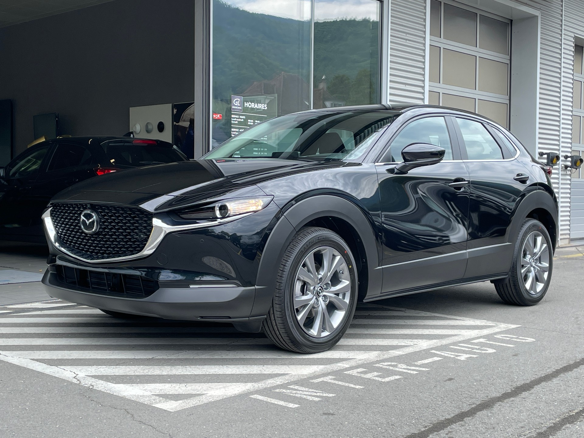 MAZDA CX-30 SKYACTIV-X 186 M Hybrid Centre Line AWD AT-image-0