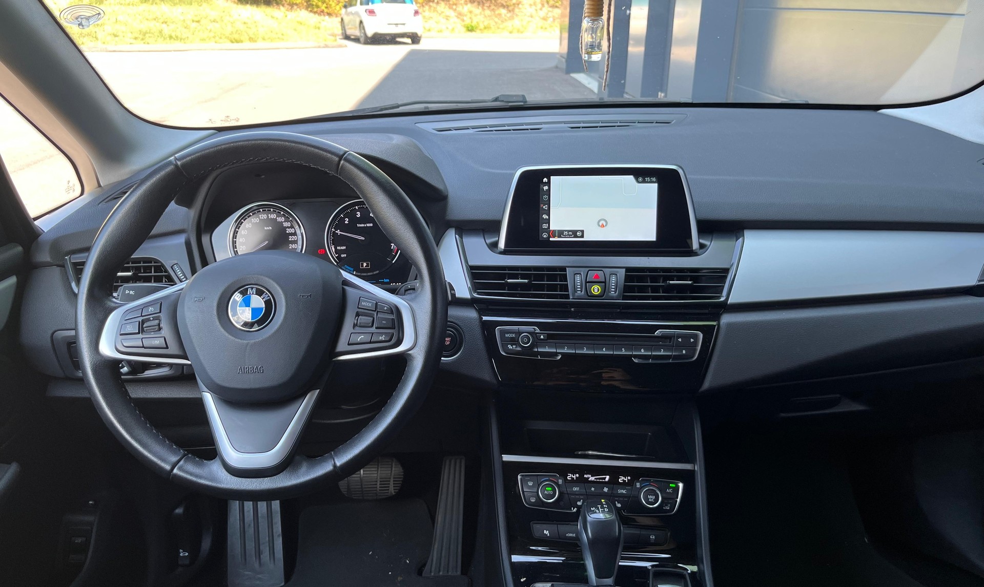 BMW 225xe iPerformance Active Tourer Steptronic-image-13