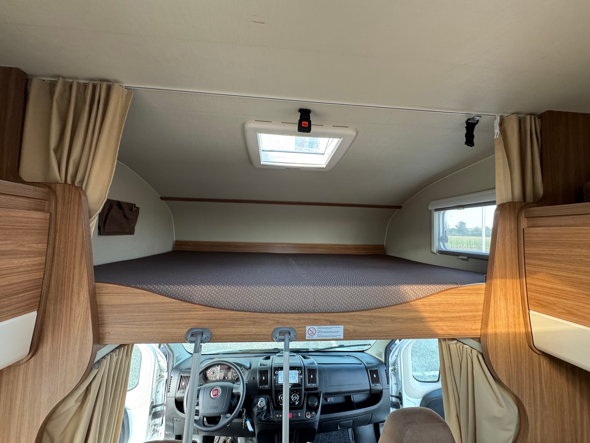 CARADO Capron A 461 Fiat Ducato - Stockbett Kajüte - 6 Personen - TV Sat - Rückfahrkamera - Klima-image-11
