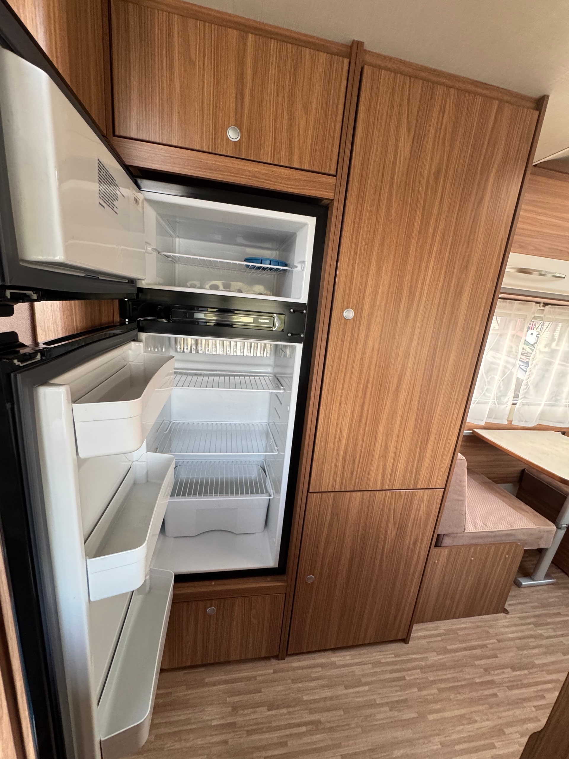 CARADO Capron A 461 Fiat Ducato - Stockbett Kajüte - 6 Personen - TV Sat - Rückfahrkamera - Klima-image-13