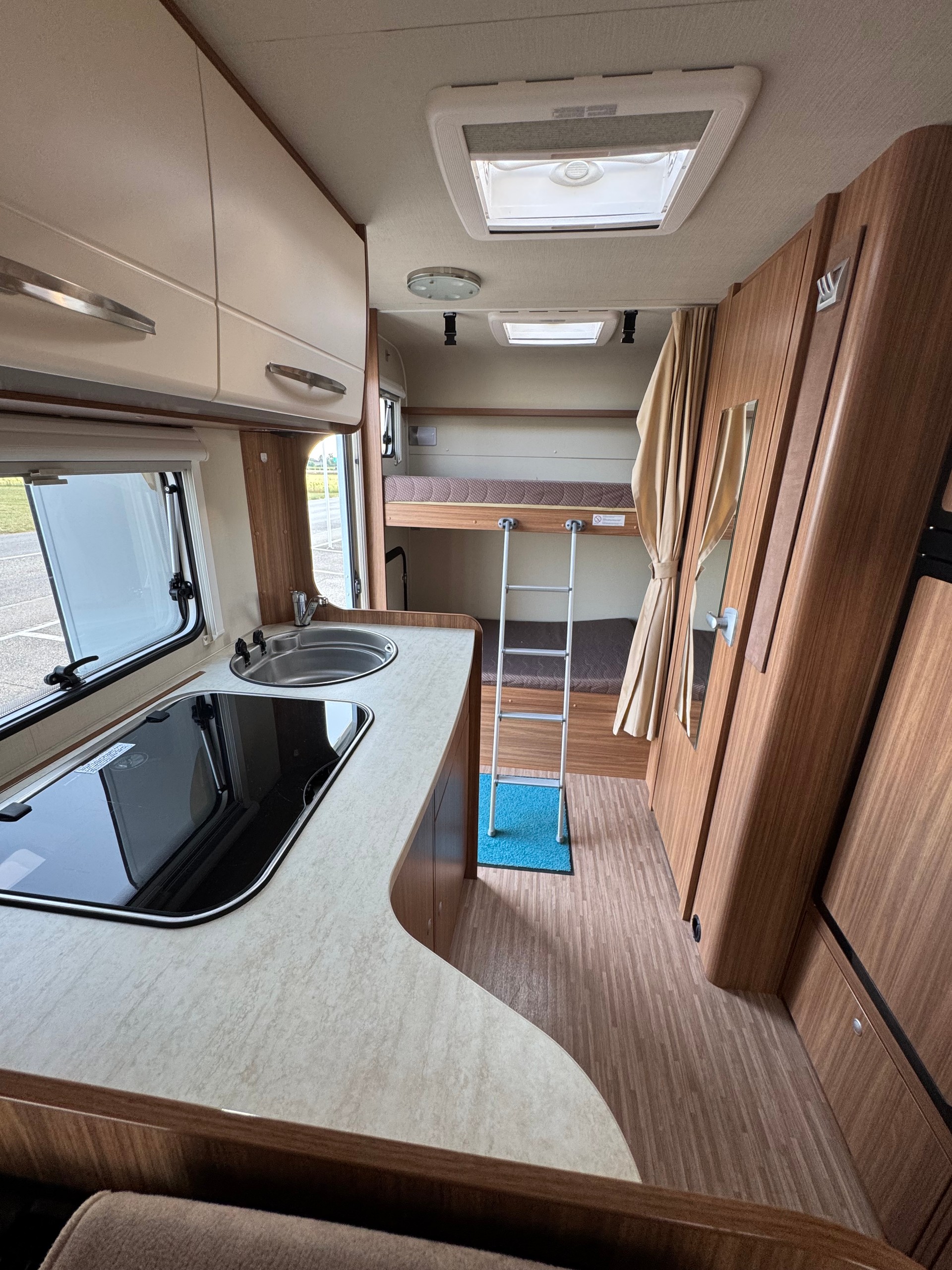 CARADO Capron A 461 Fiat Ducato - Stockbett Kajüte - 6 Personen - TV Sat - Rückfahrkamera - Klima-image-10