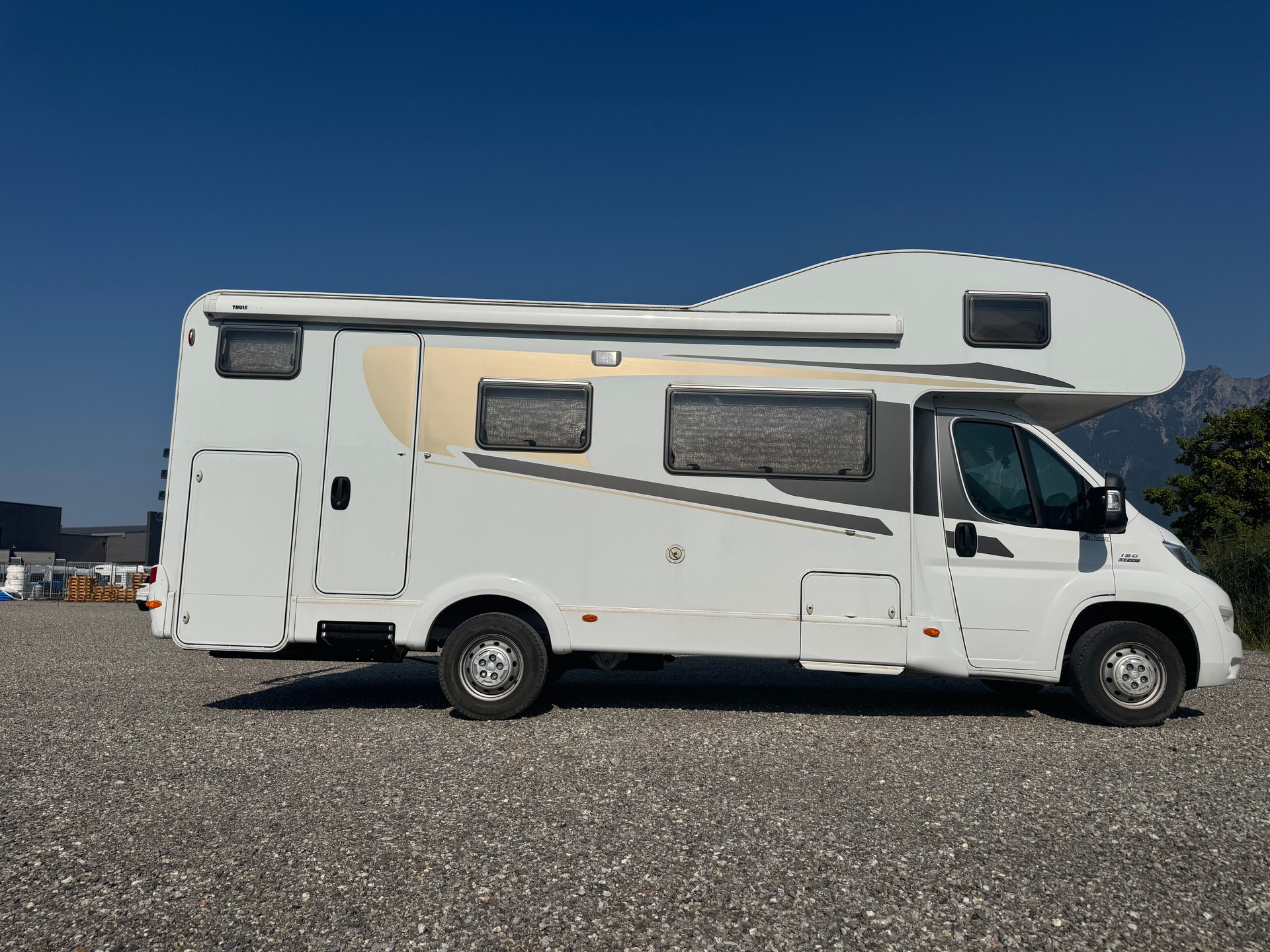 CARADO Capron A 461 Fiat Ducato - Stockbett Kajüte - 6 Personen - TV Sat - Rückfahrkamera - Klima-image-0