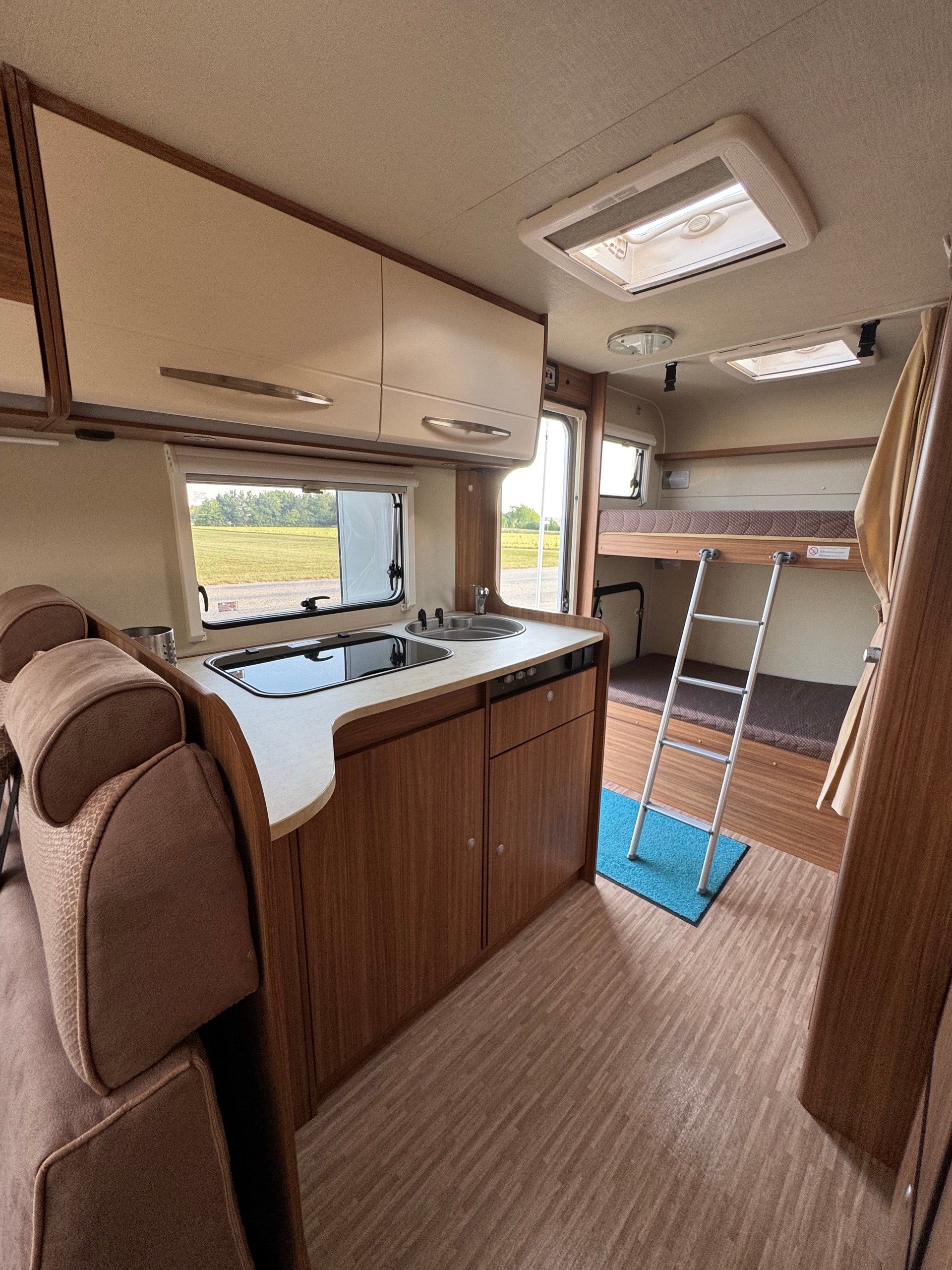 CARADO Capron A 461 Fiat Ducato - Stockbett Kajüte - 6 Personen - TV Sat - Rückfahrkamera - Klima-image-14