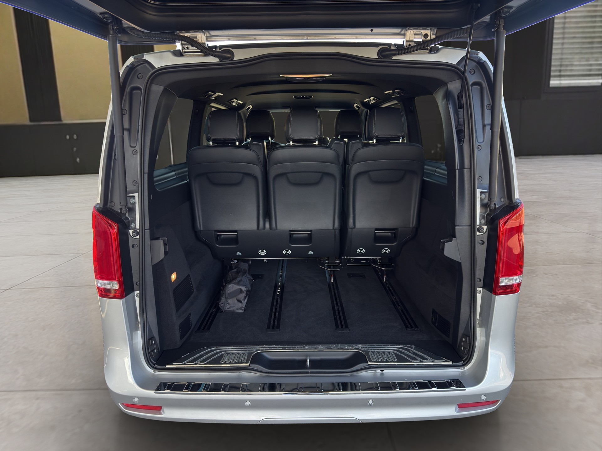 MERCEDES-BENZ V 300 d extralang Avantgarde 4Matic 9G-Tronic-image-14