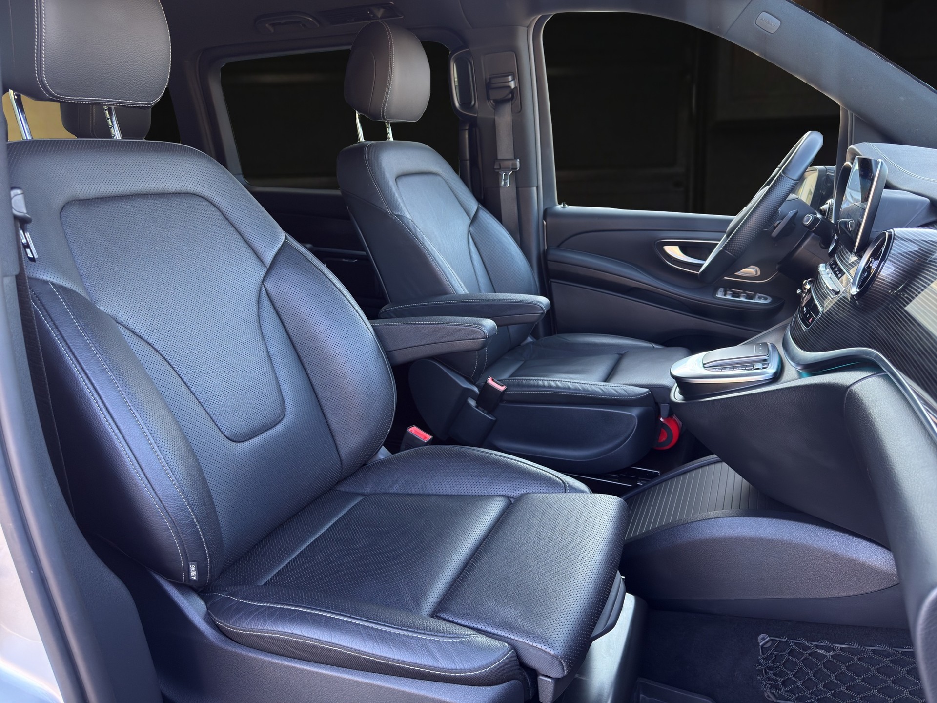 MERCEDES-BENZ V 300 d extralang Avantgarde 4Matic 9G-Tronic-image-9