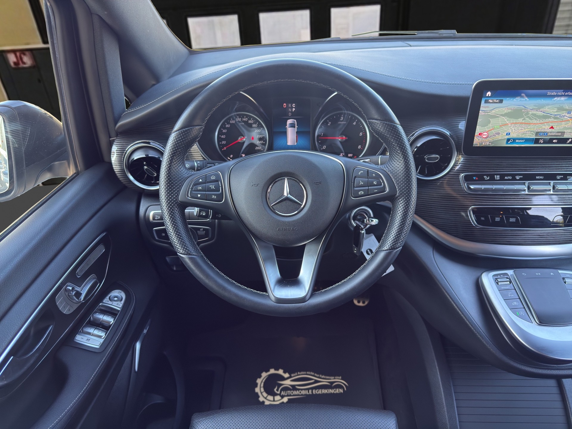 MERCEDES-BENZ V 300 d extralang Avantgarde 4Matic 9G-Tronic-image-11