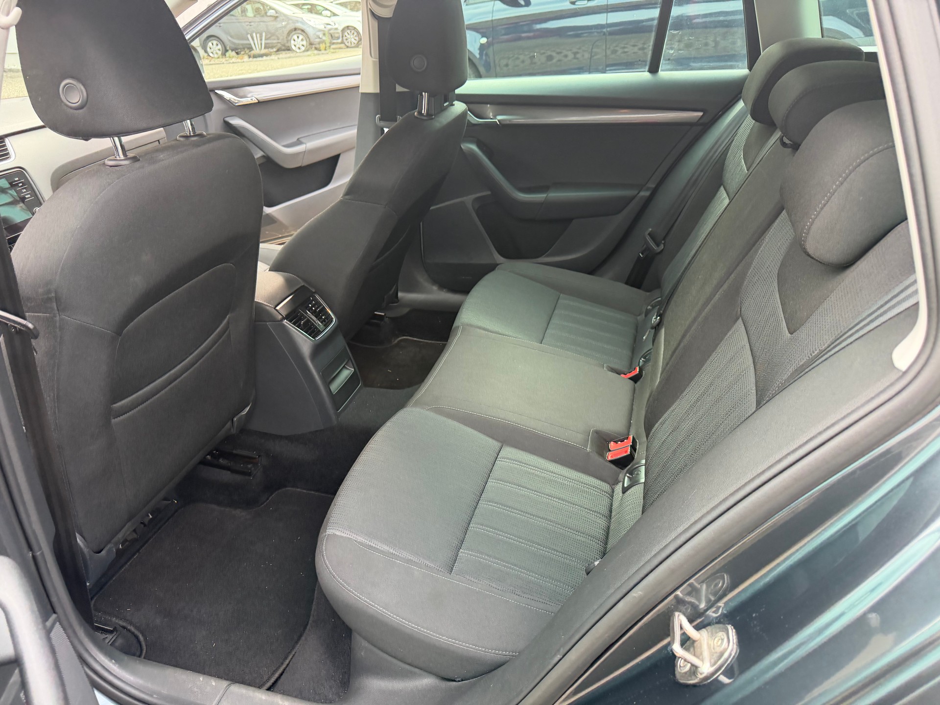 SKODA Octavia Combi 2.0 TDI Swiss Line 25 4x4-image-7