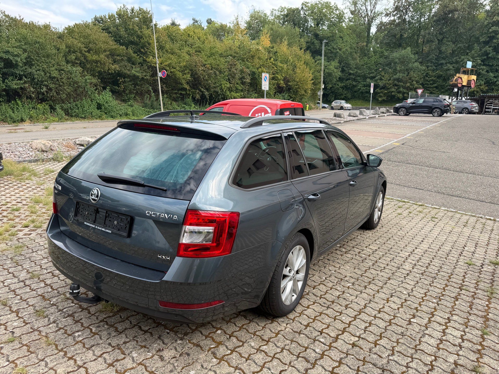 SKODA Octavia Combi 2.0 TDI Swiss Line 25 4x4-image-4