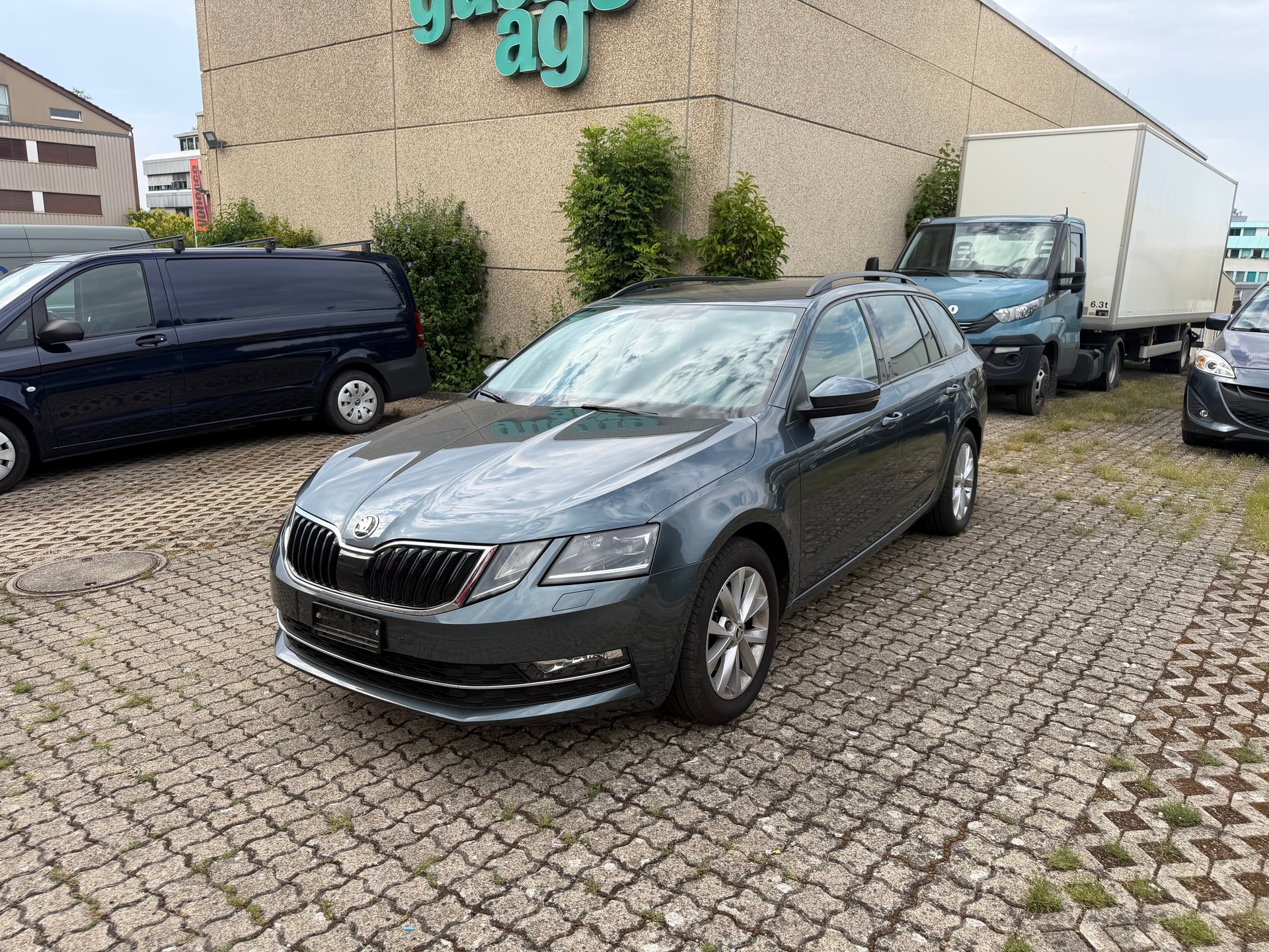 SKODA Octavia Combi 2.0 TDI Swiss Line 25 4x4-image-1