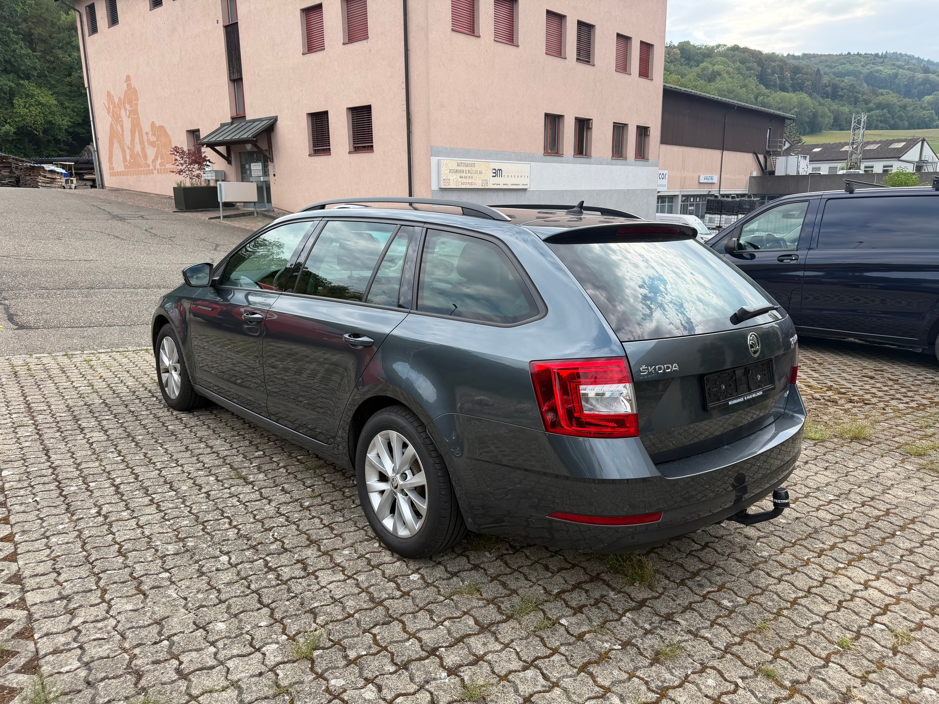 SKODA Octavia Combi 2.0 TDI Swiss Line 25 4x4-image-2