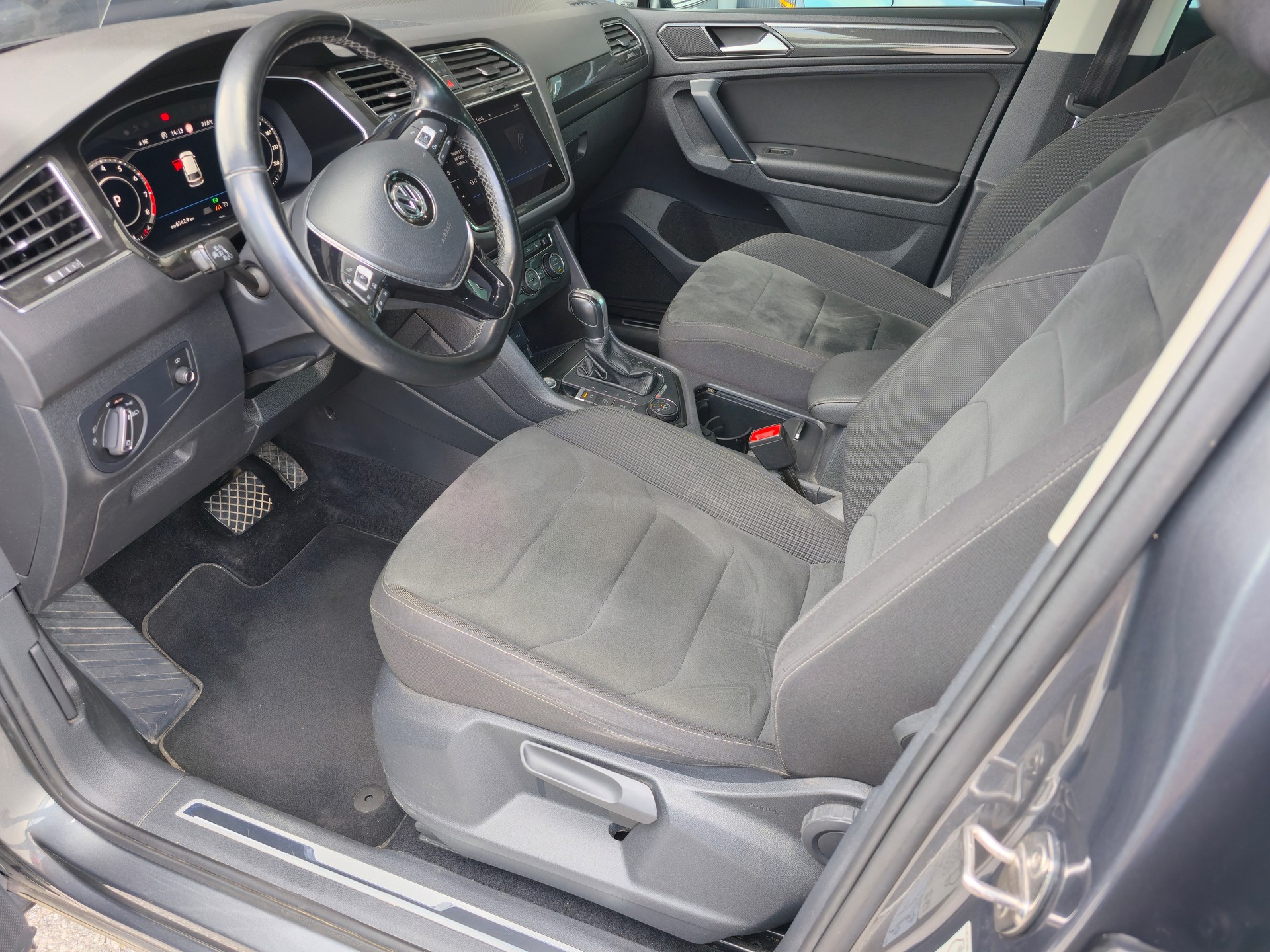 VW Tiguan 2.0TSI High 4M-image-2