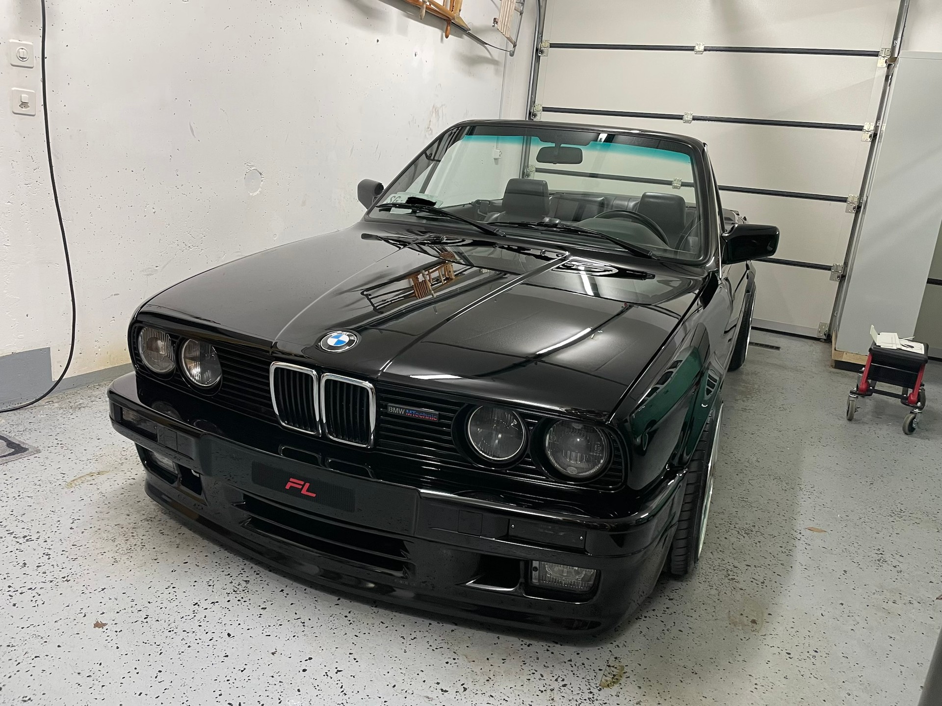 BMW 320i Cabriolet-image-4