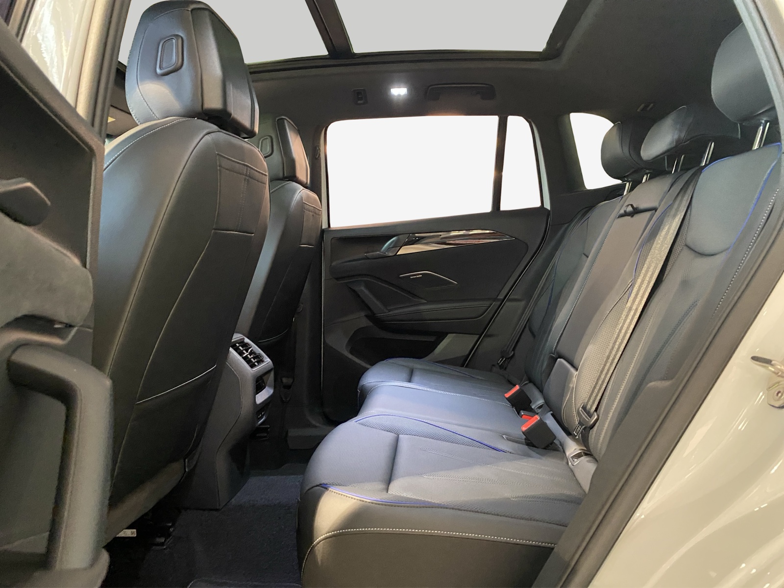 VW Tiguan 2.0 TSI DSG R-Line 4Motion-image-10