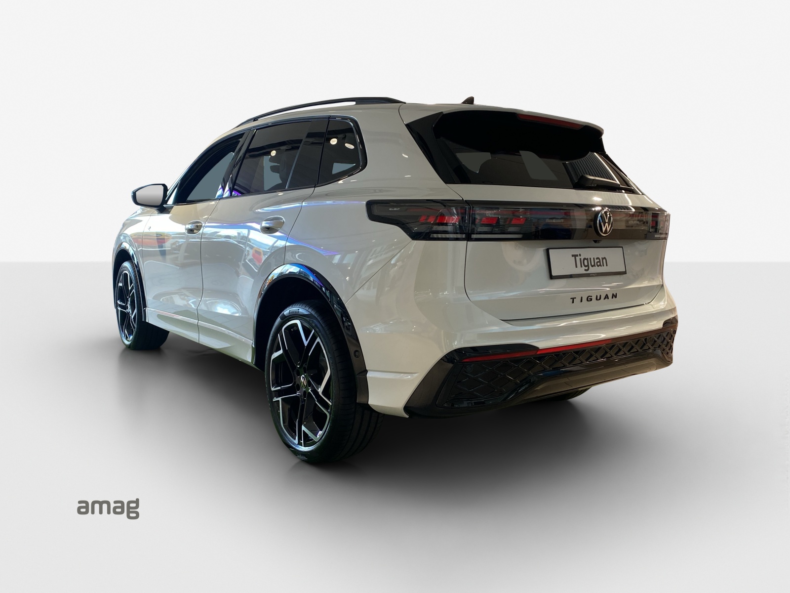 VW Tiguan 2.0 TSI DSG R-Line 4Motion-image-2