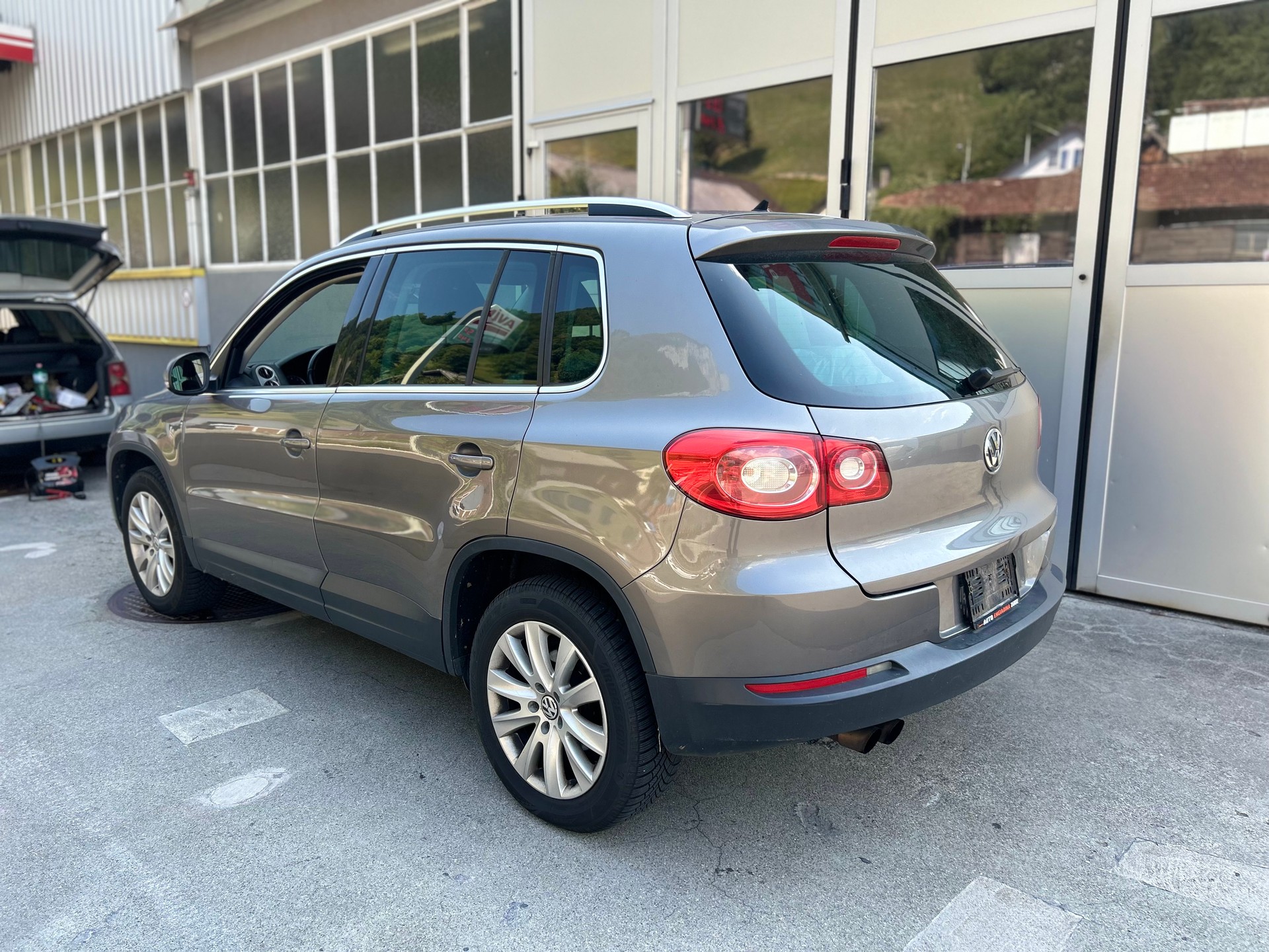 VW Tiguan 2.0 TSI Sport&Style Tiptronic-image-2