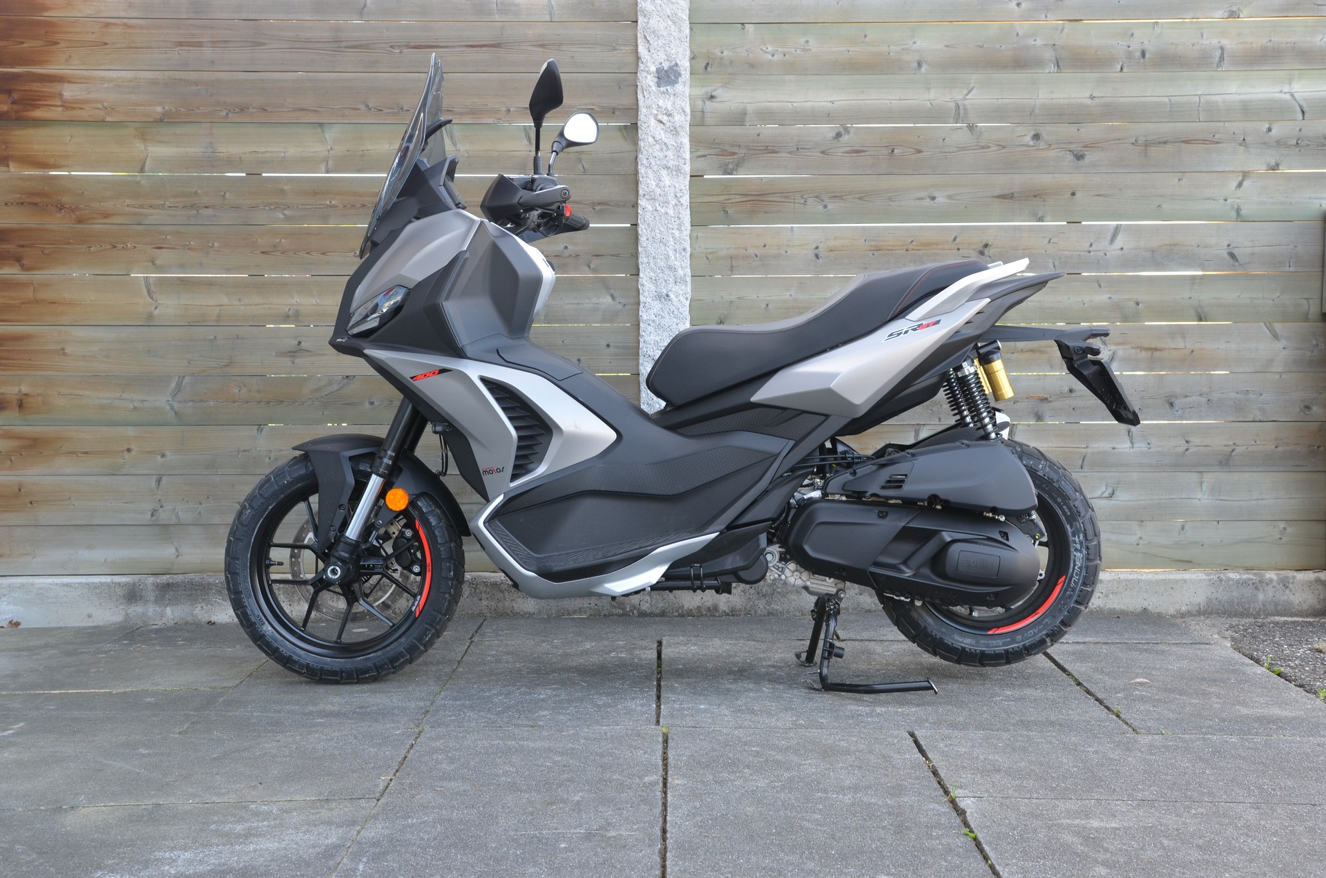 APRILIA SR GT 400