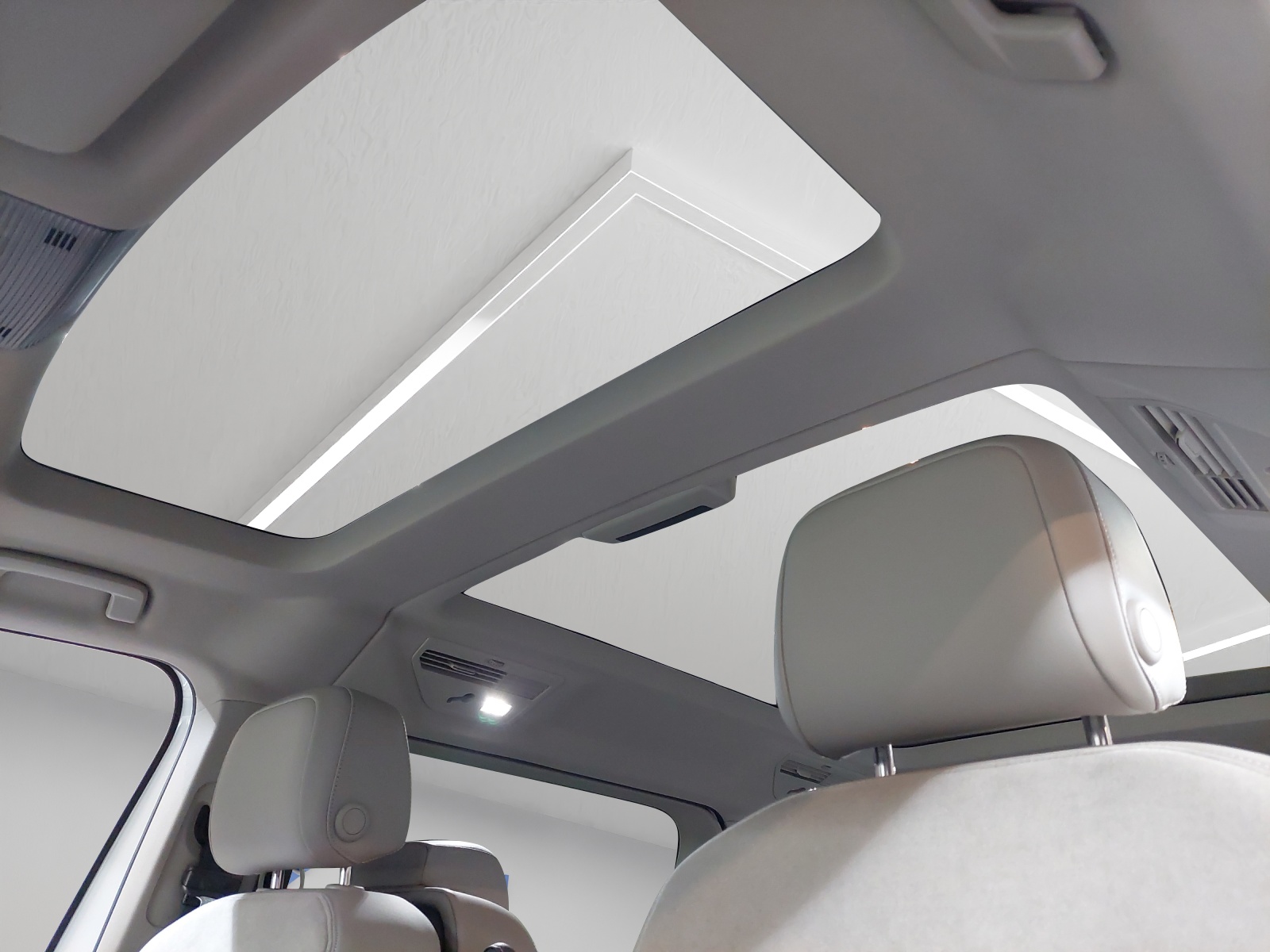 VW Multivan 1.5 eHybrid Life Edition 4Motion DSG-image-12