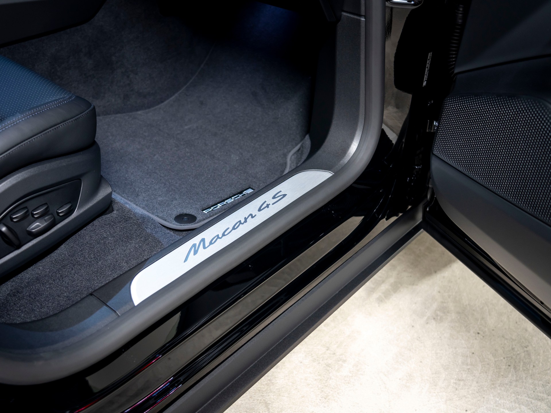 PORSCHE Macan 4 S 100kWh-image-24