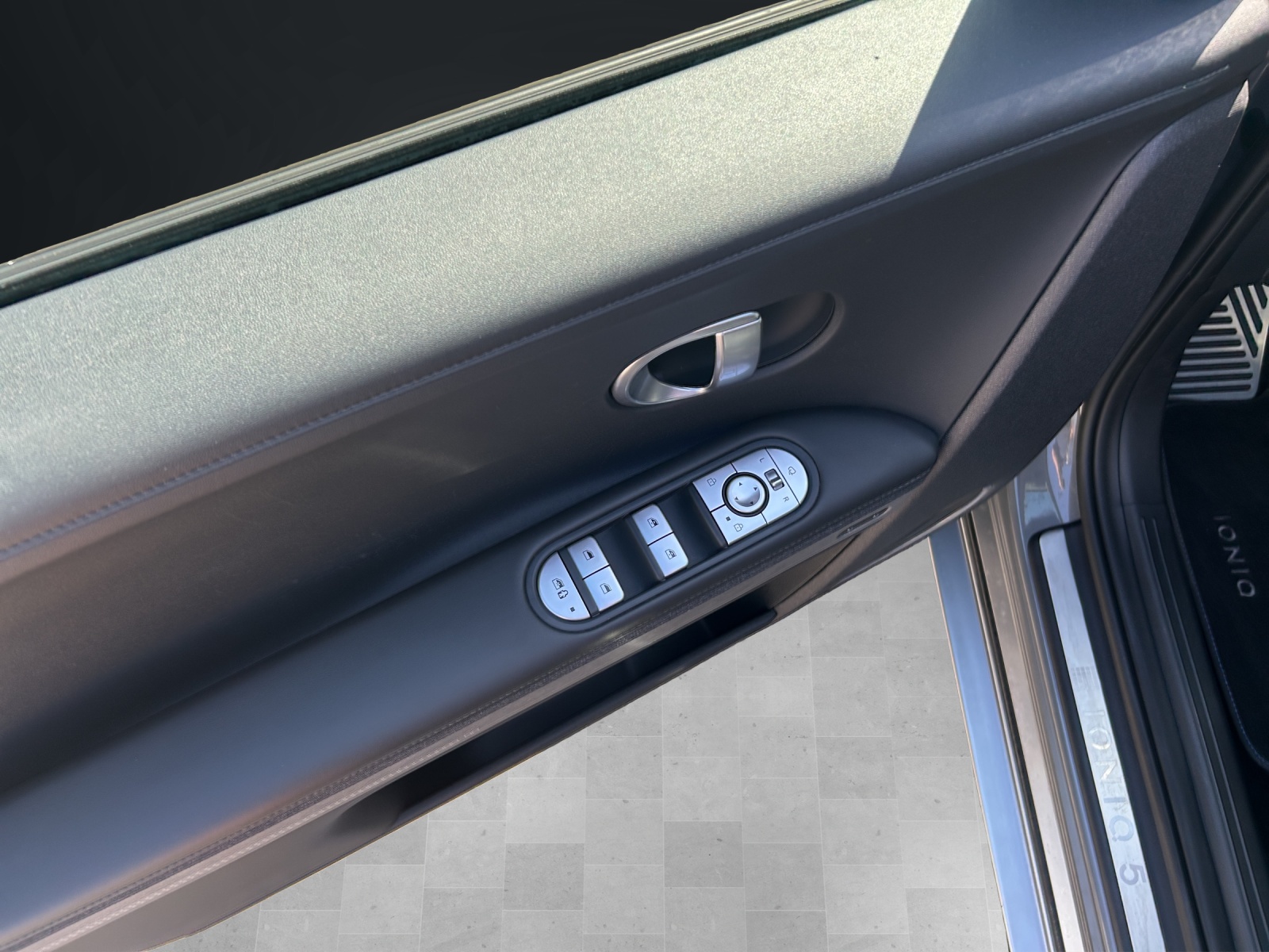 HYUNDAI Ioniq 5 72kWh First Edition 4WD-image-17