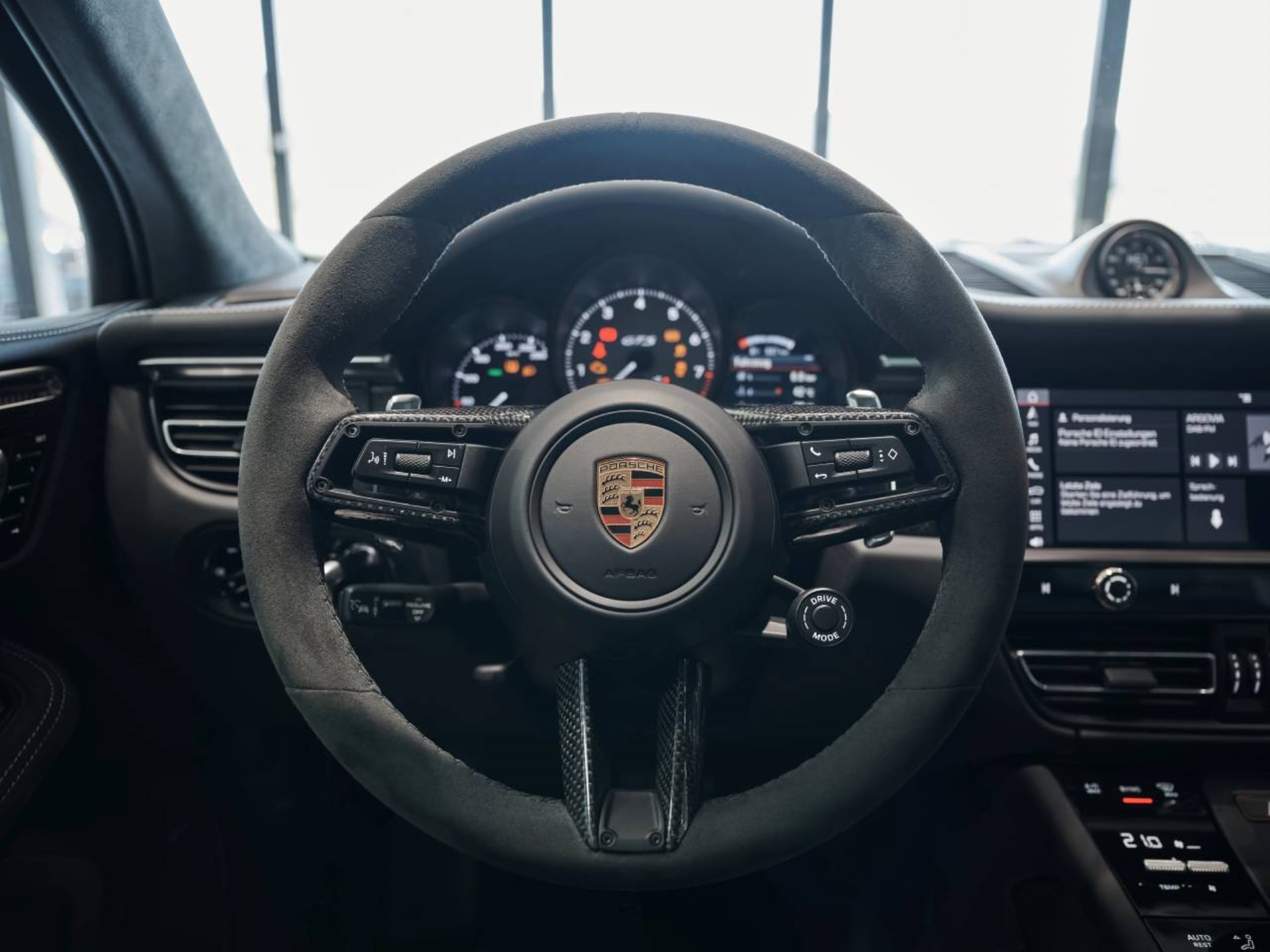 PORSCHE Macan GTS-image-12