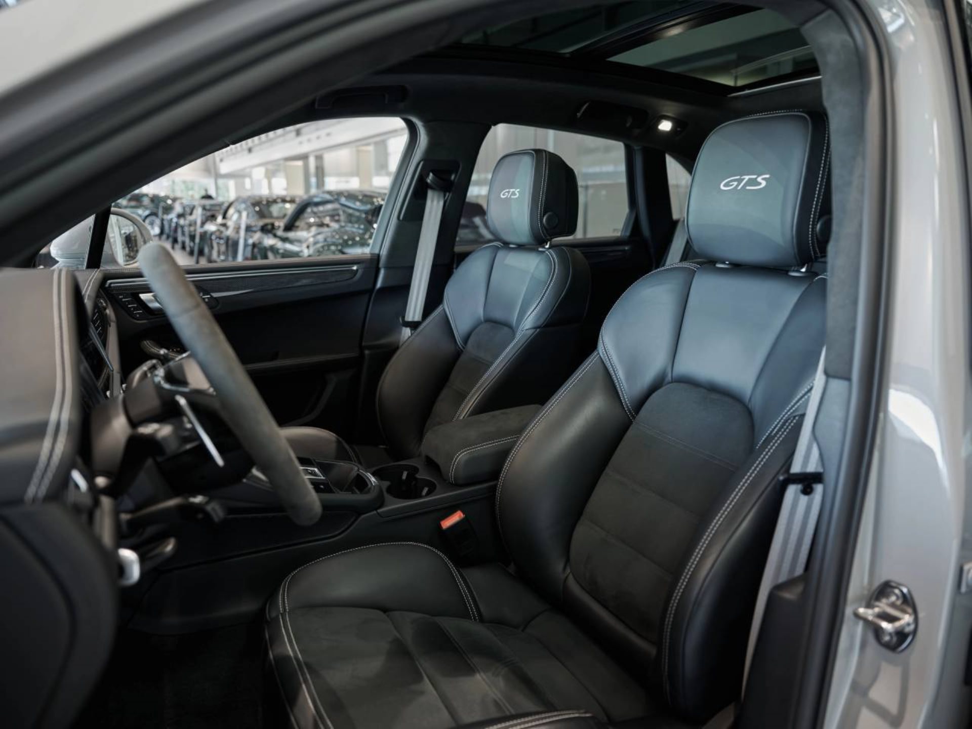 PORSCHE Macan GTS-image-4