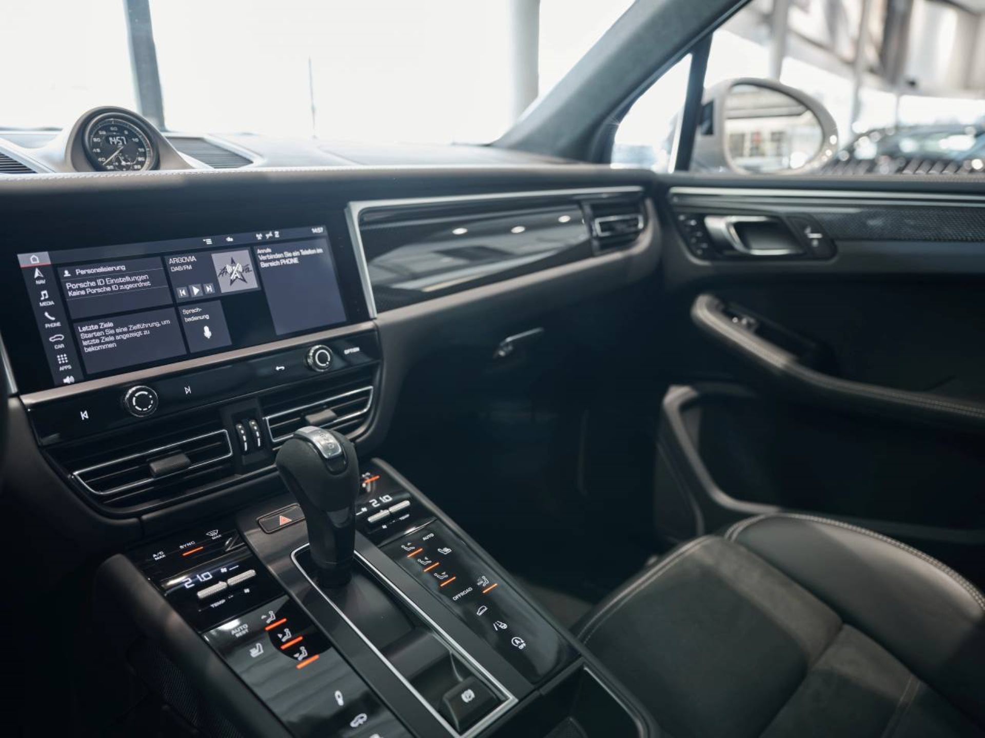 PORSCHE Macan GTS-image-16