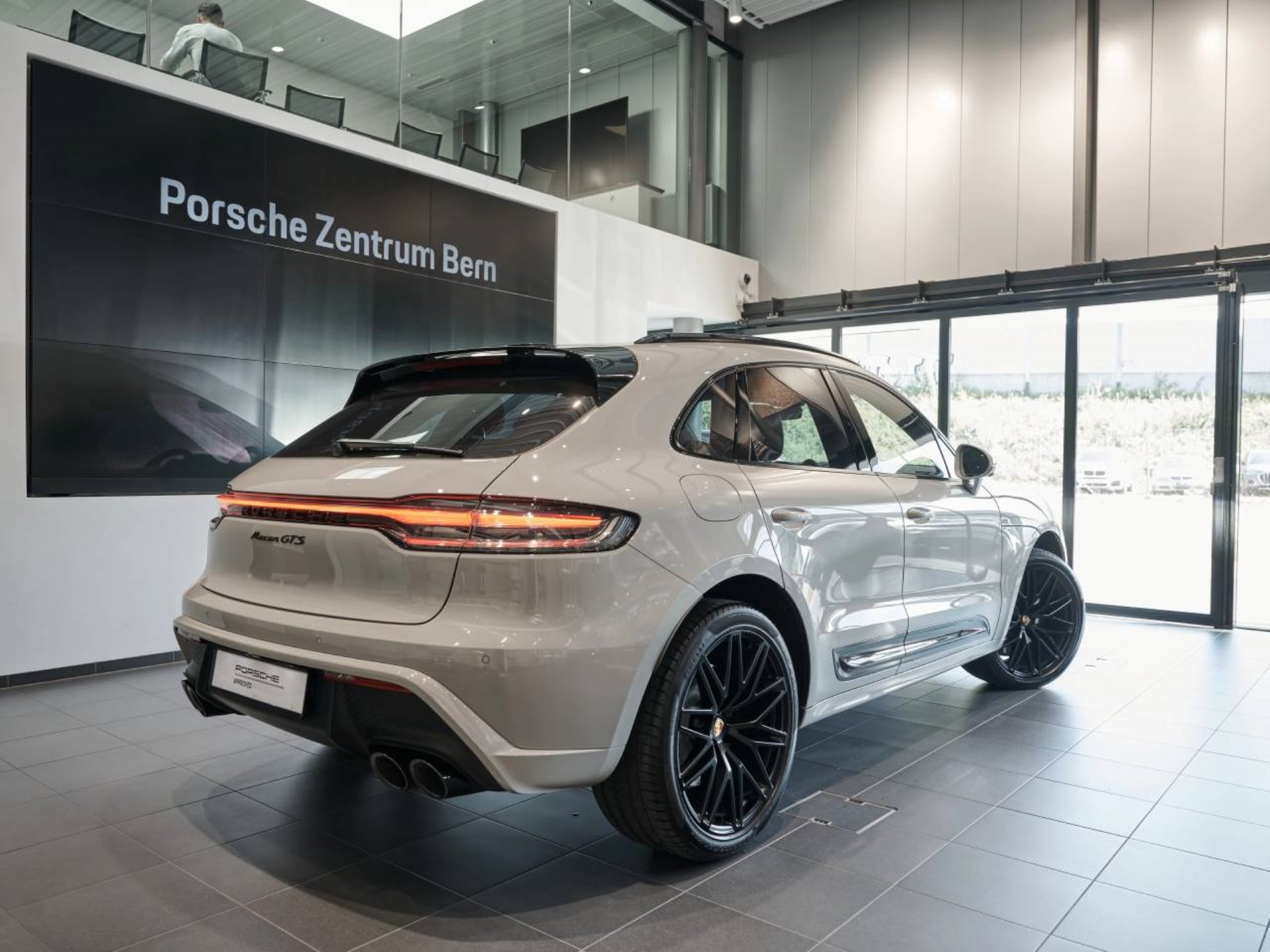 PORSCHE Macan GTS-showroom-element-2