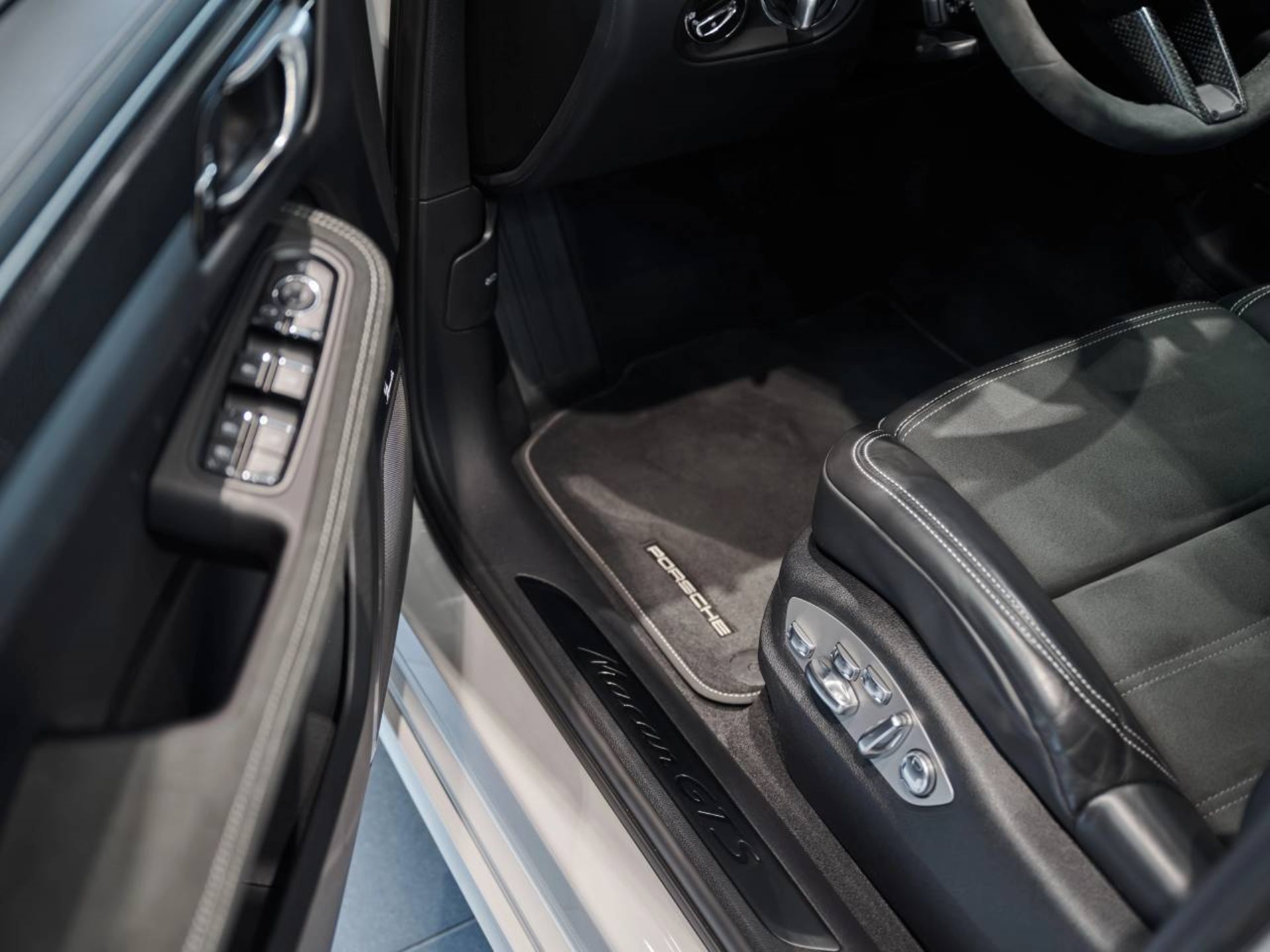 PORSCHE Macan GTS-image-20