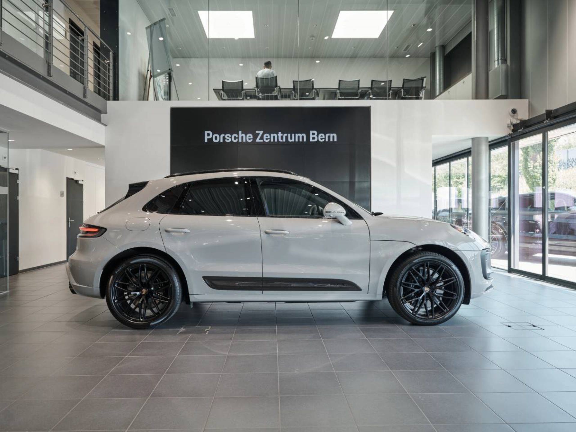 PORSCHE Macan GTS-showroom-element-1
