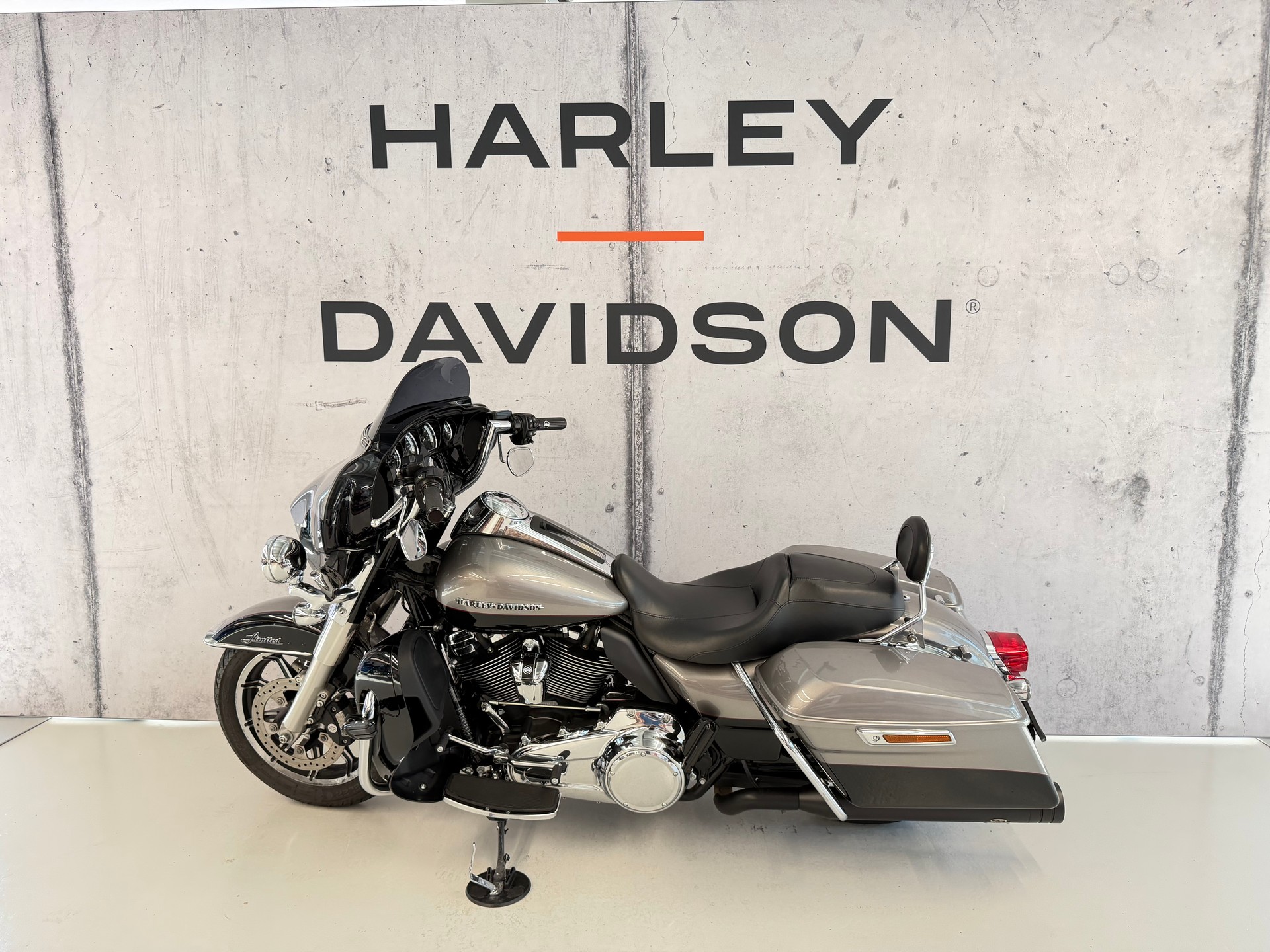 HARLEY-DAVIDSON FLHTK Electra Glide Ultra Limited Low 107-showroom-element-3