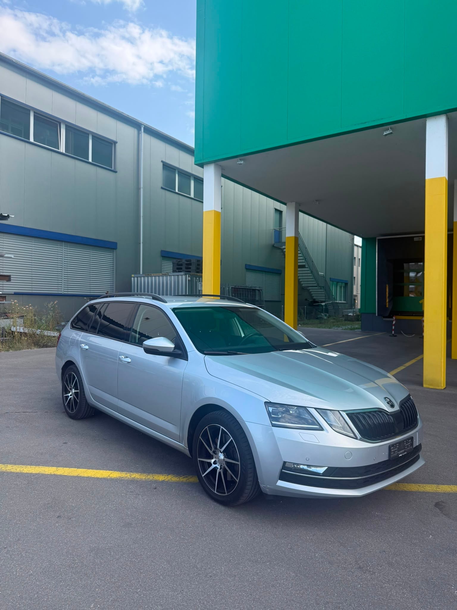SKODA Octavia Combi 2.0 TDI Ambition 4x4 DSG-image-0