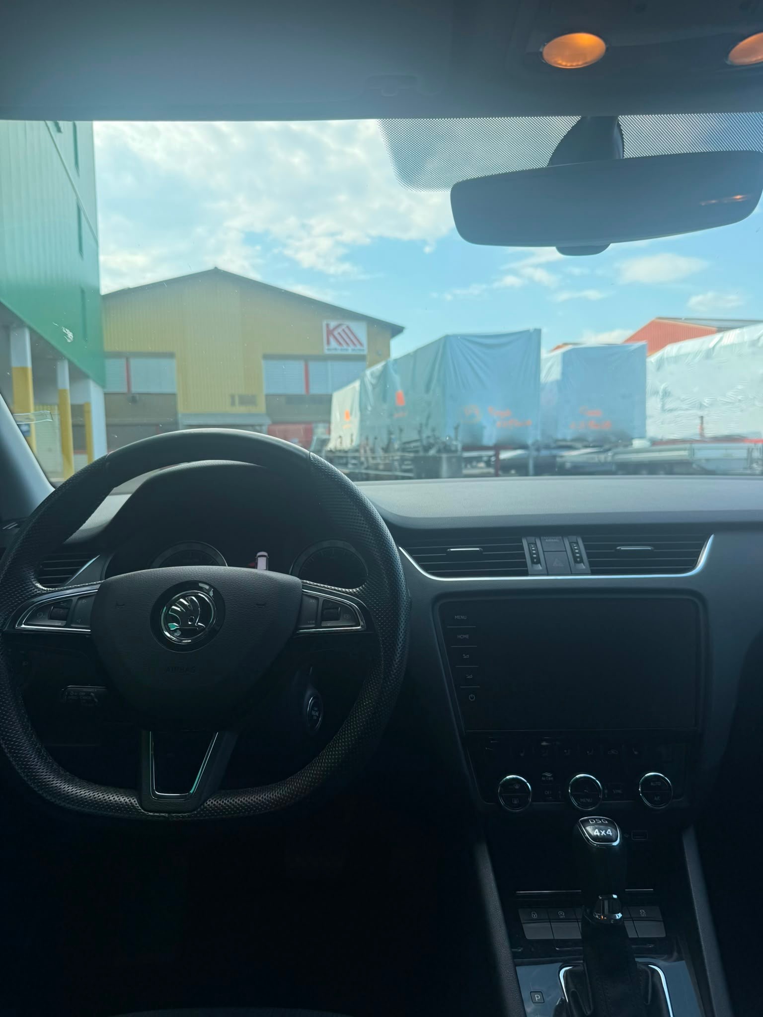SKODA Octavia Combi 2.0 TDI Ambition 4x4 DSG-image-9