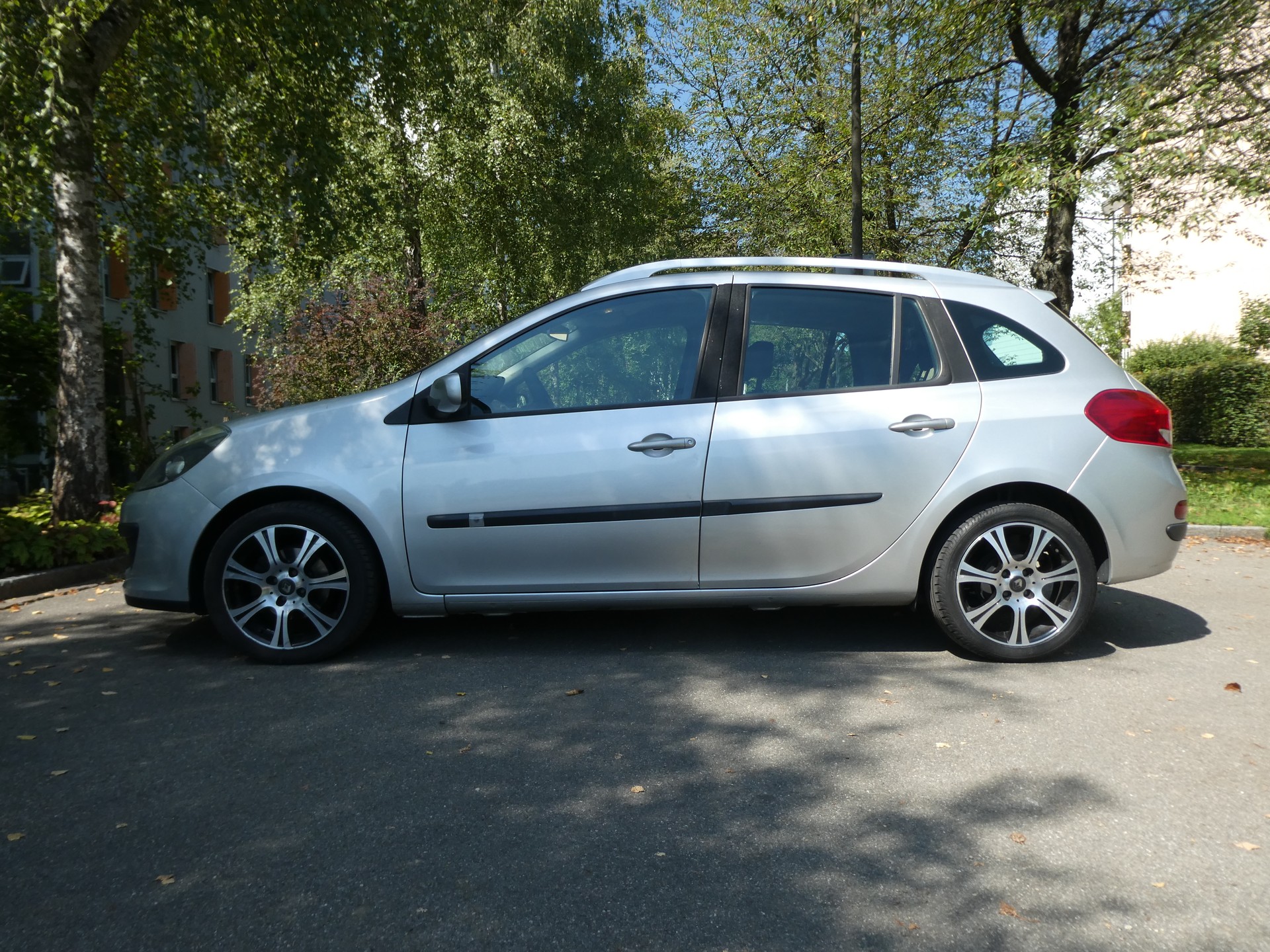 RENAULT Clio Grandtour 1.2 16V Turbo Dynamique-image-5