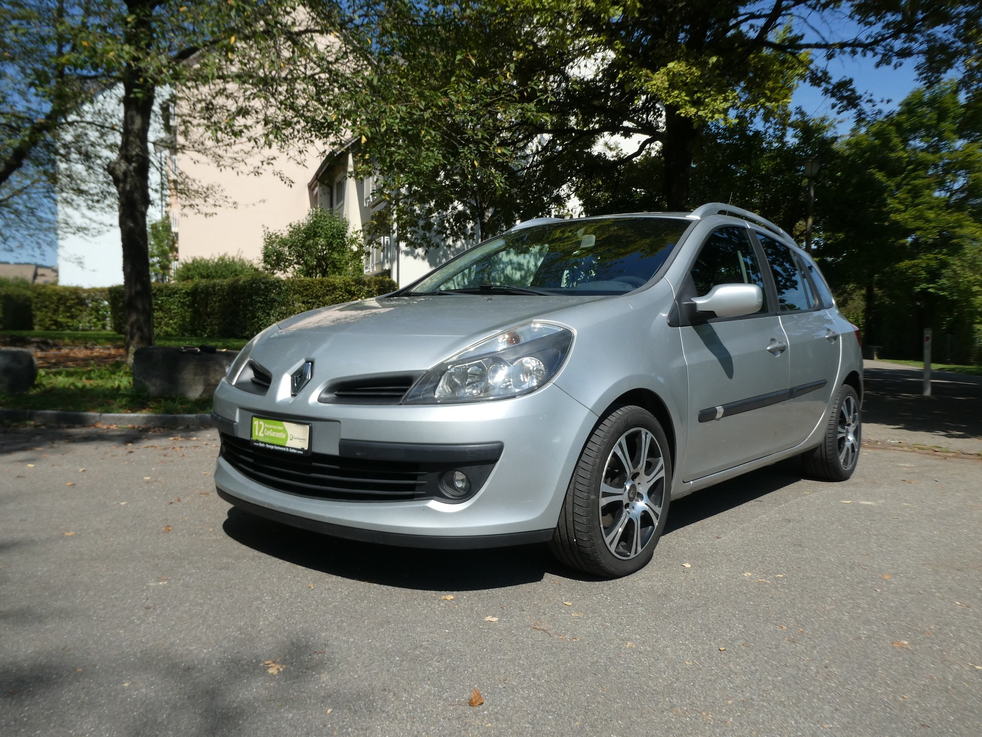 RENAULT Clio Grandtour 1.2 16V Turbo Dynamique-image-0