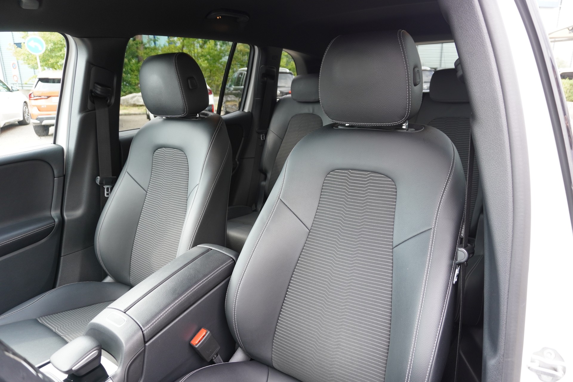 MERCEDES-BENZ GLB 220 d 4Matic Progressive 8G-Tronic 7-PLÄTZER!!!-image-17