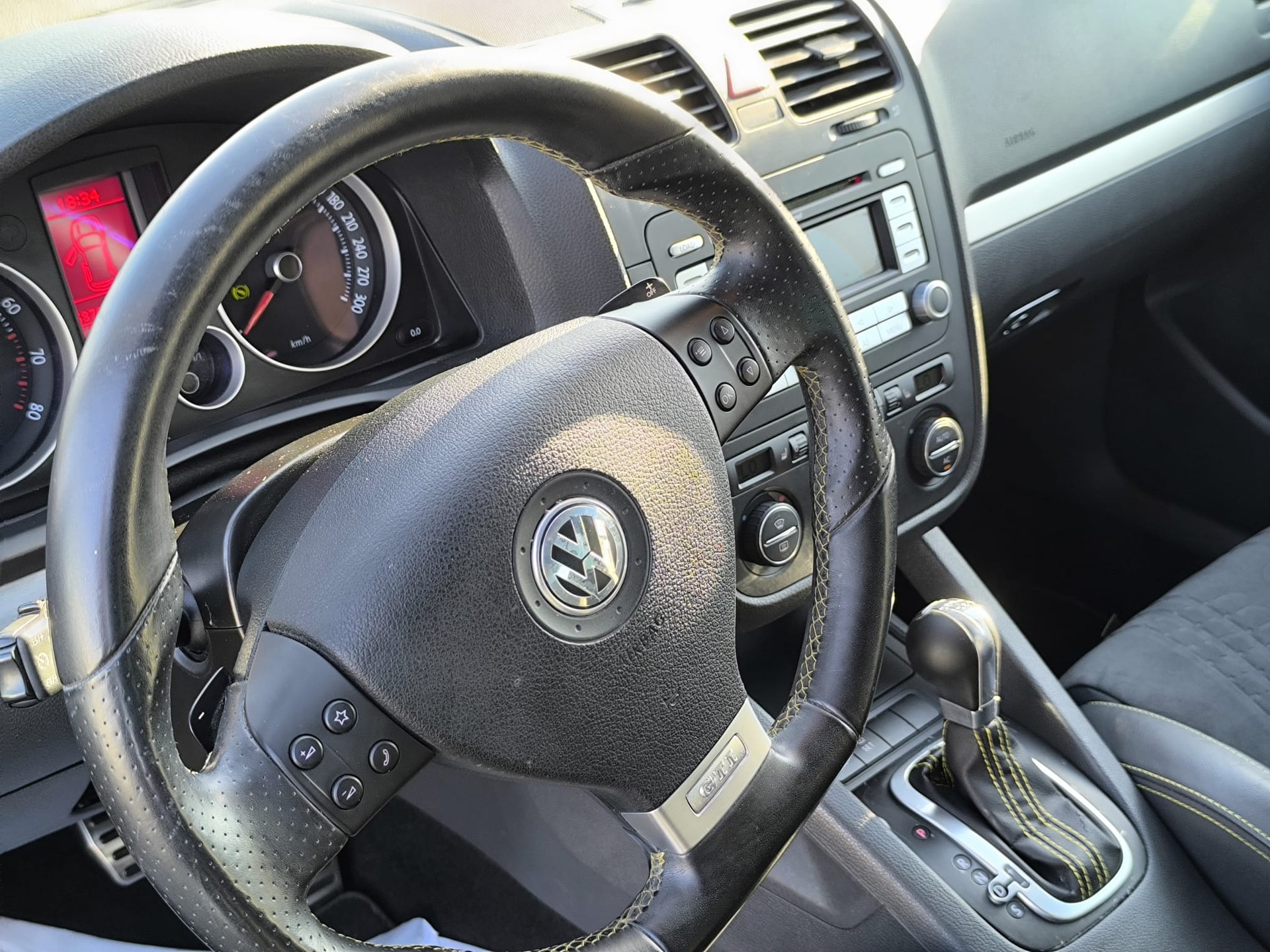 VW Golf 2.0 TFSI GTI Pirelli DSG-image-6