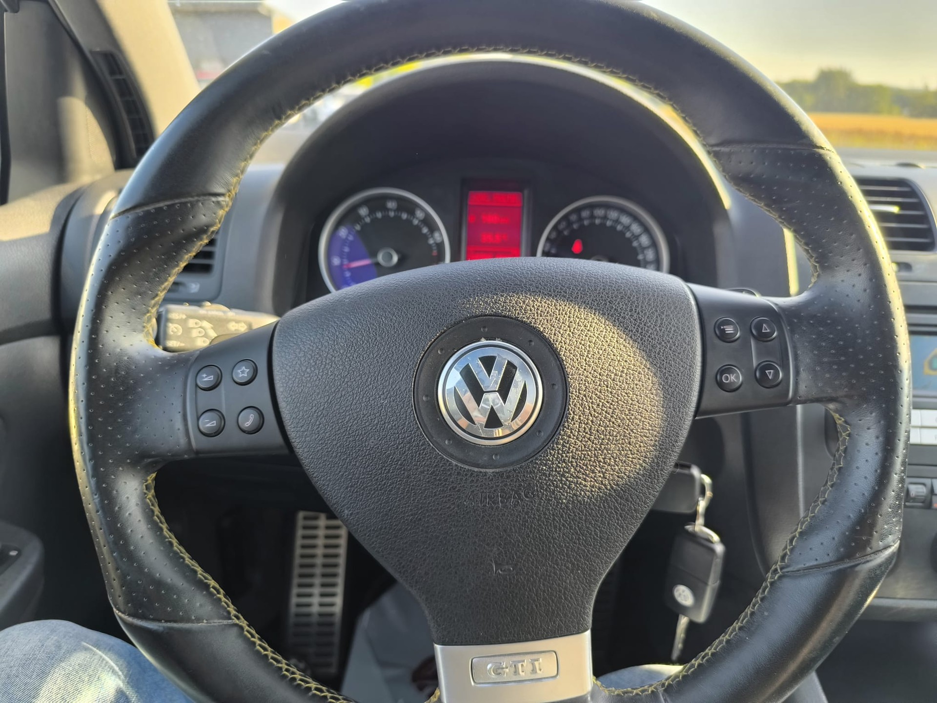 VW Golf 2.0 TFSI GTI Pirelli DSG-image-11