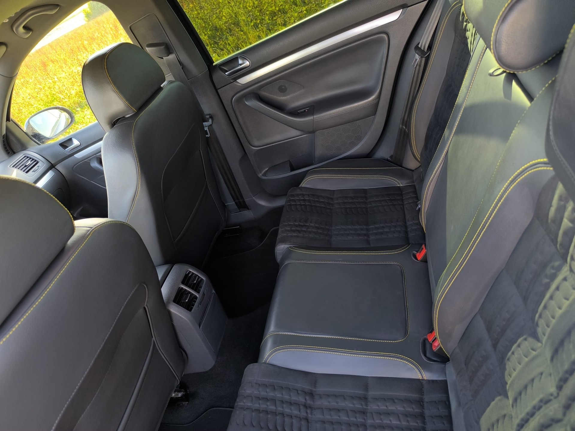 VW Golf 2.0 TFSI GTI Pirelli DSG-image-4