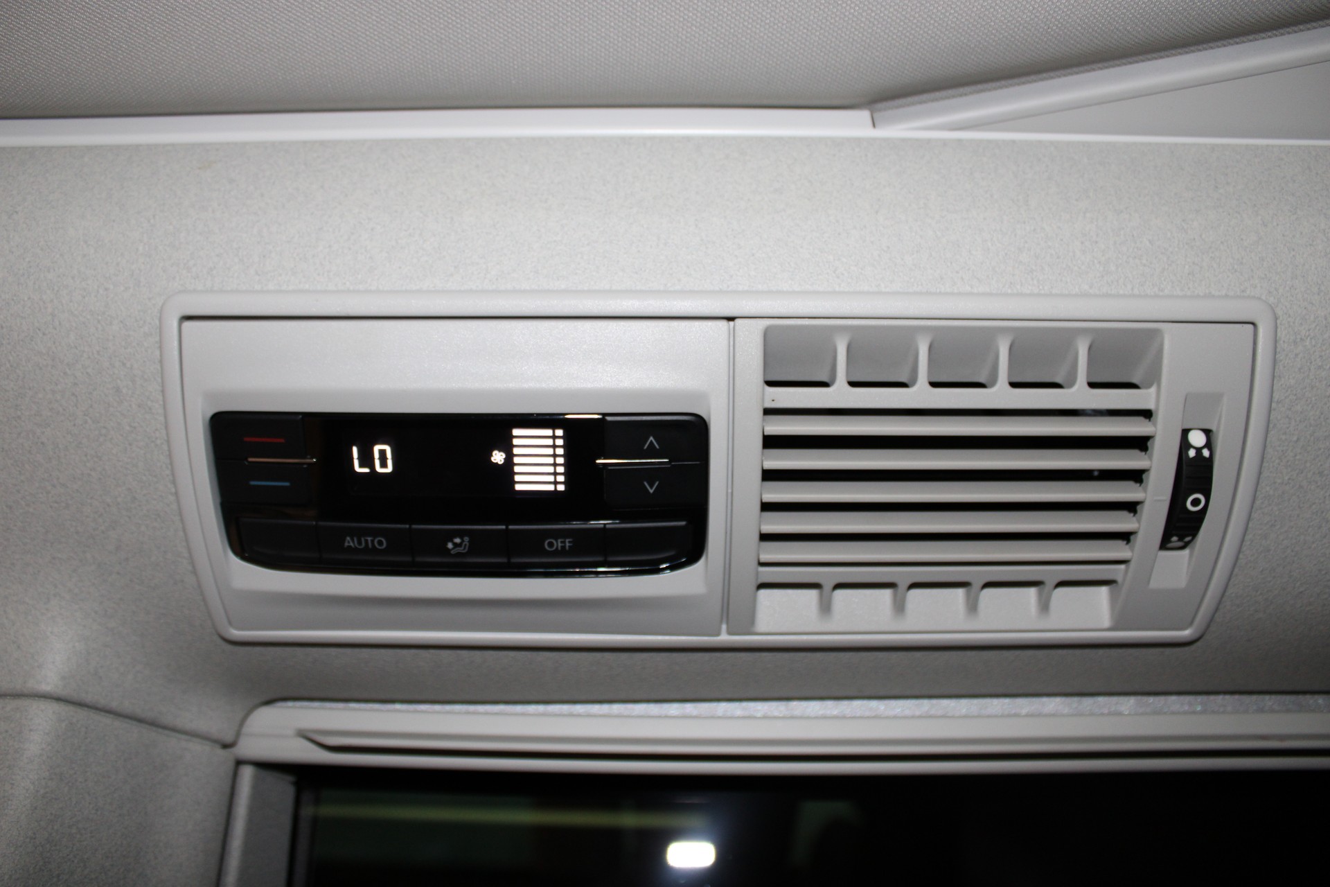 VW T6.1 California 2.0 TDI Beach Liberty DSG-image-17