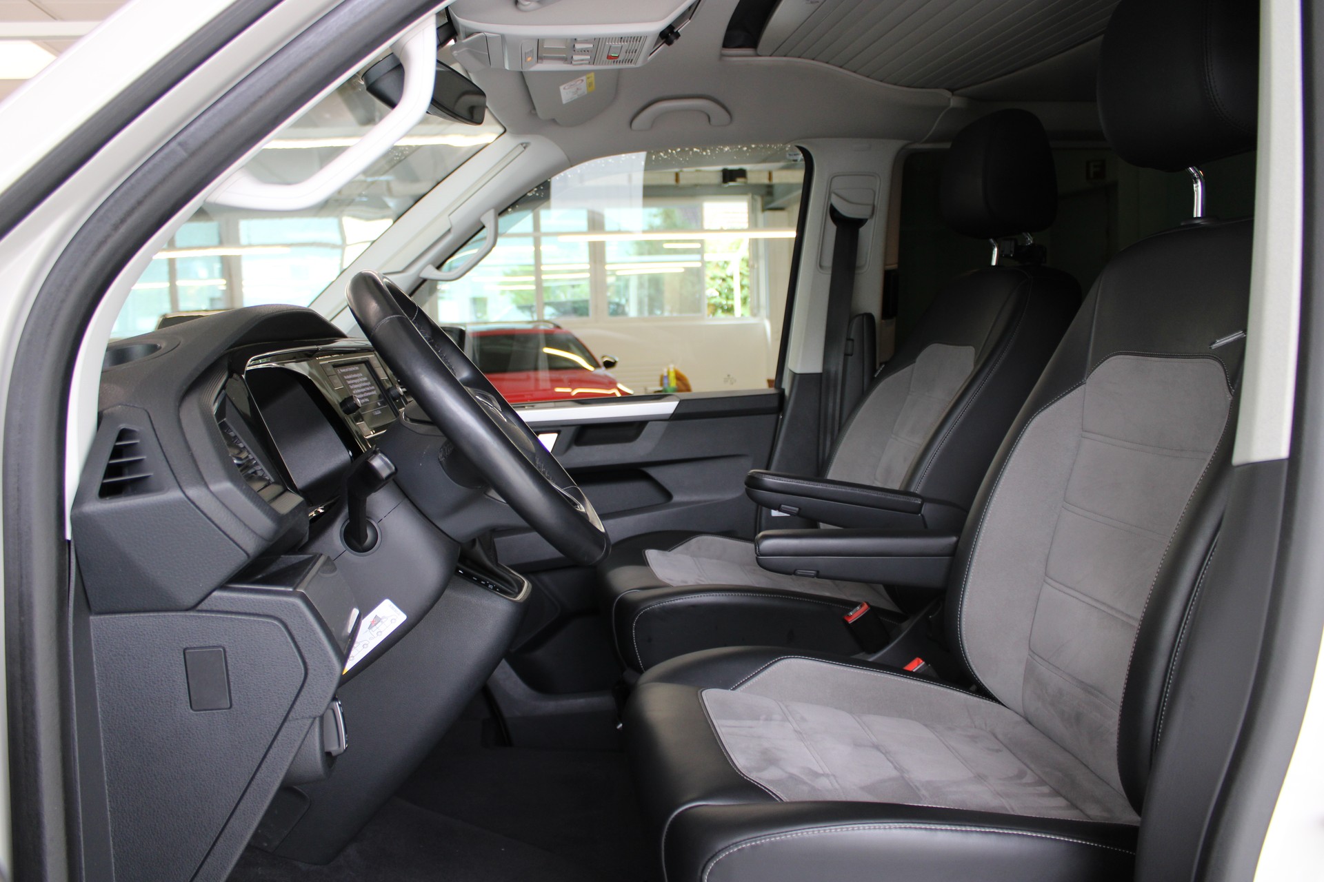 VW T6.1 California 2.0 TDI Beach Liberty DSG-image-5