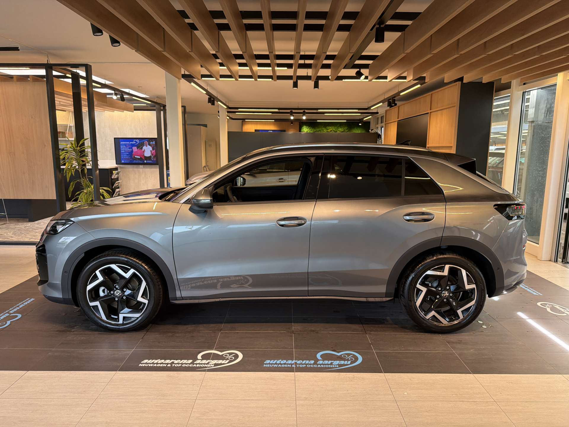 VW T-Roc 1.5 eTSi mHEV R-Line DSG-Automat-image-13