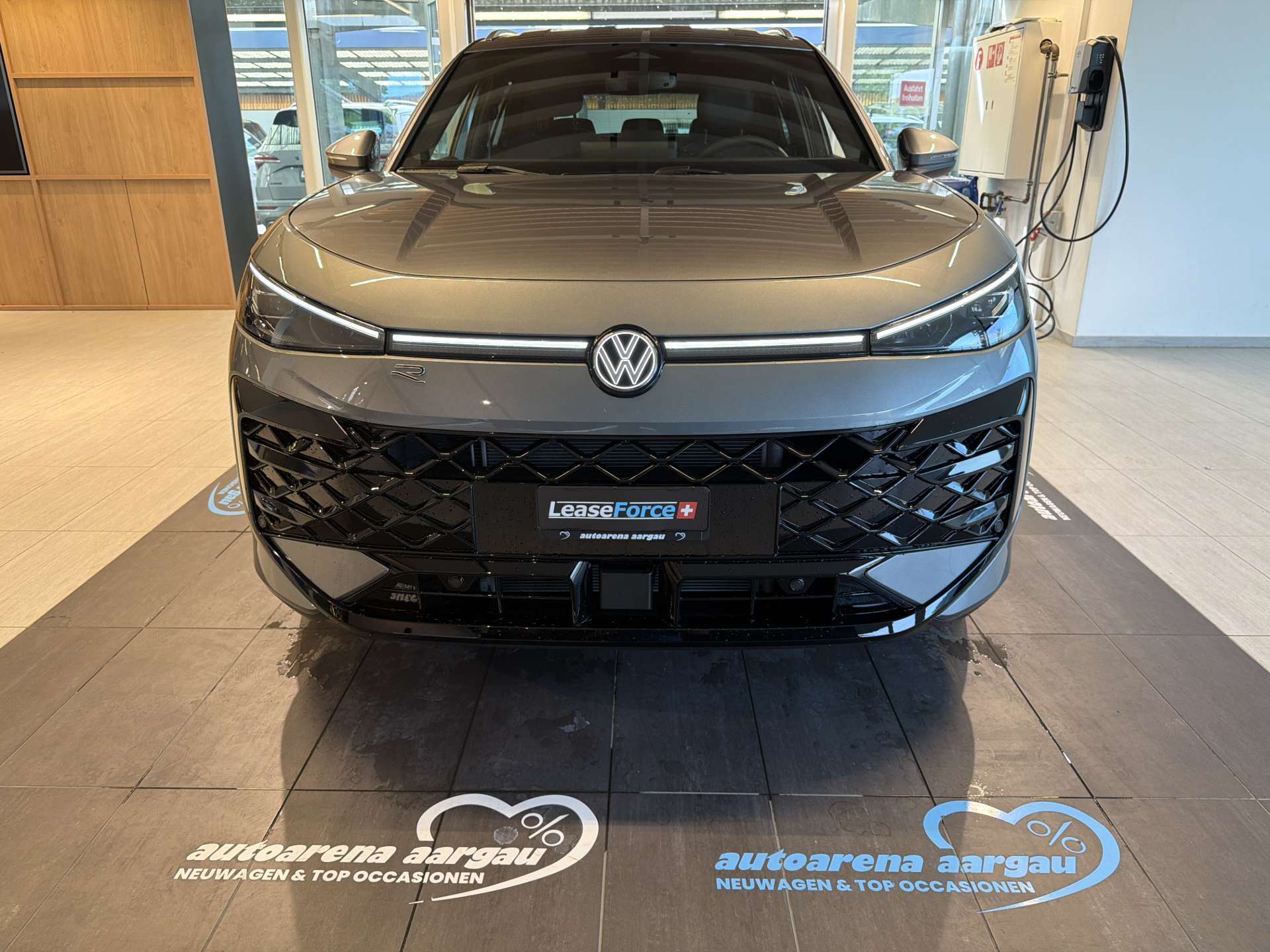 VW T-Roc 1.5 eTSi mHEV R-Line DSG-Automat-image-10