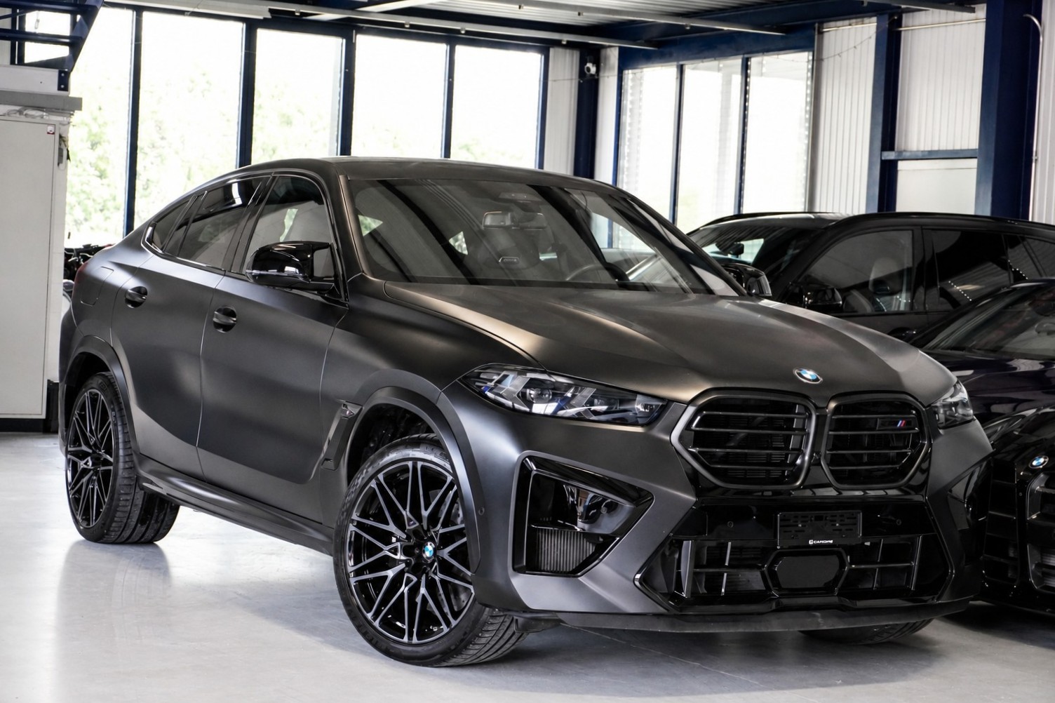 BMW X6M Steptronic M Competition // SONDERLACKIERUNG FROZEN BLACK // AHK //-image-0