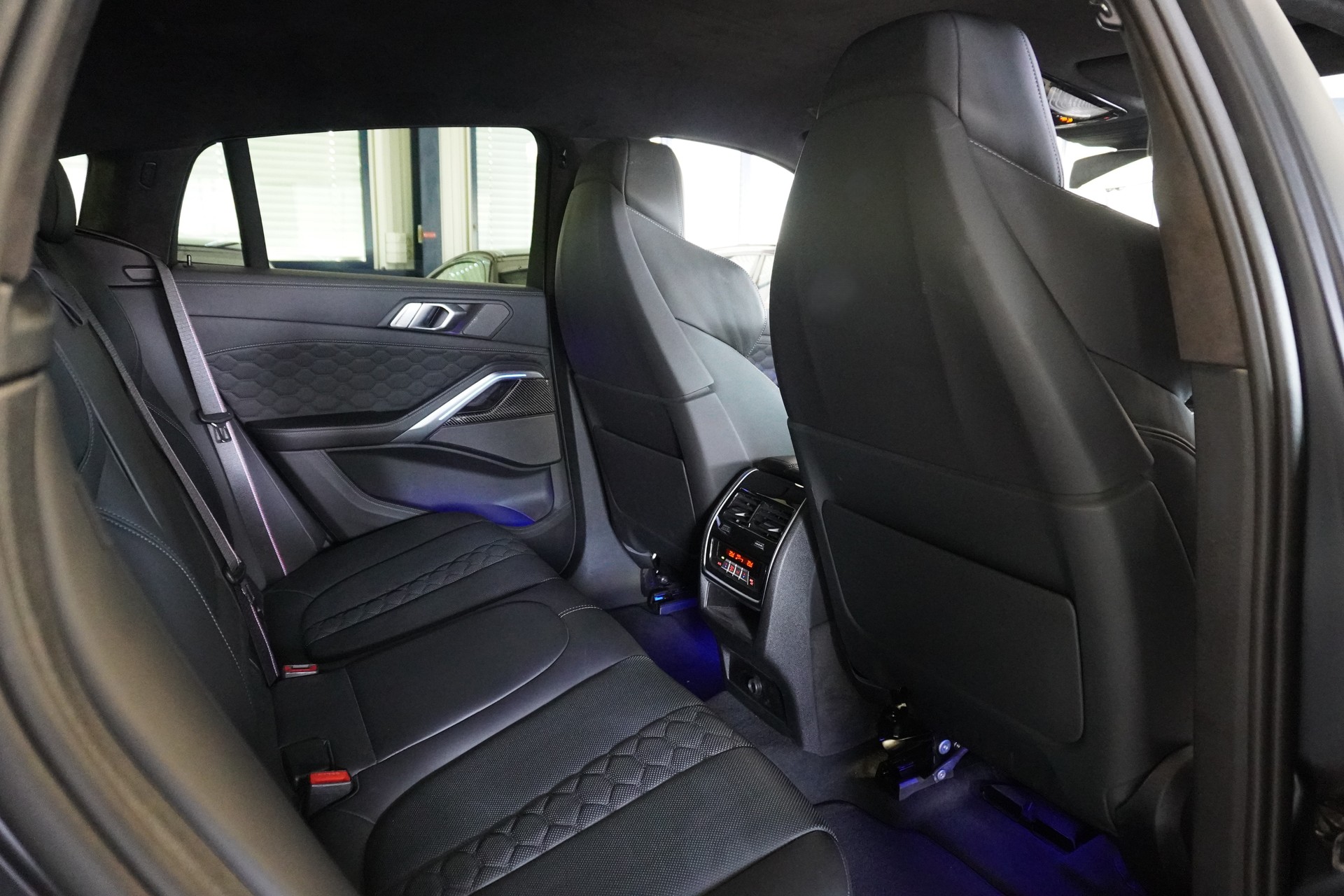 BMW X6M Steptronic M Competition // SONDERLACKIERUNG FROZEN BLACK // AHK //-image-15