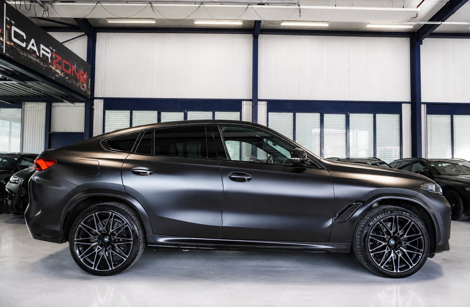 BMW X6M Steptronic M Competition // SONDERLACKIERUNG FROZEN BLACK // AHK //-image-2